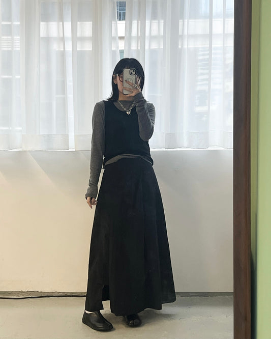 SK128- Cutting Basic Skirt | White | Black ( S / M )