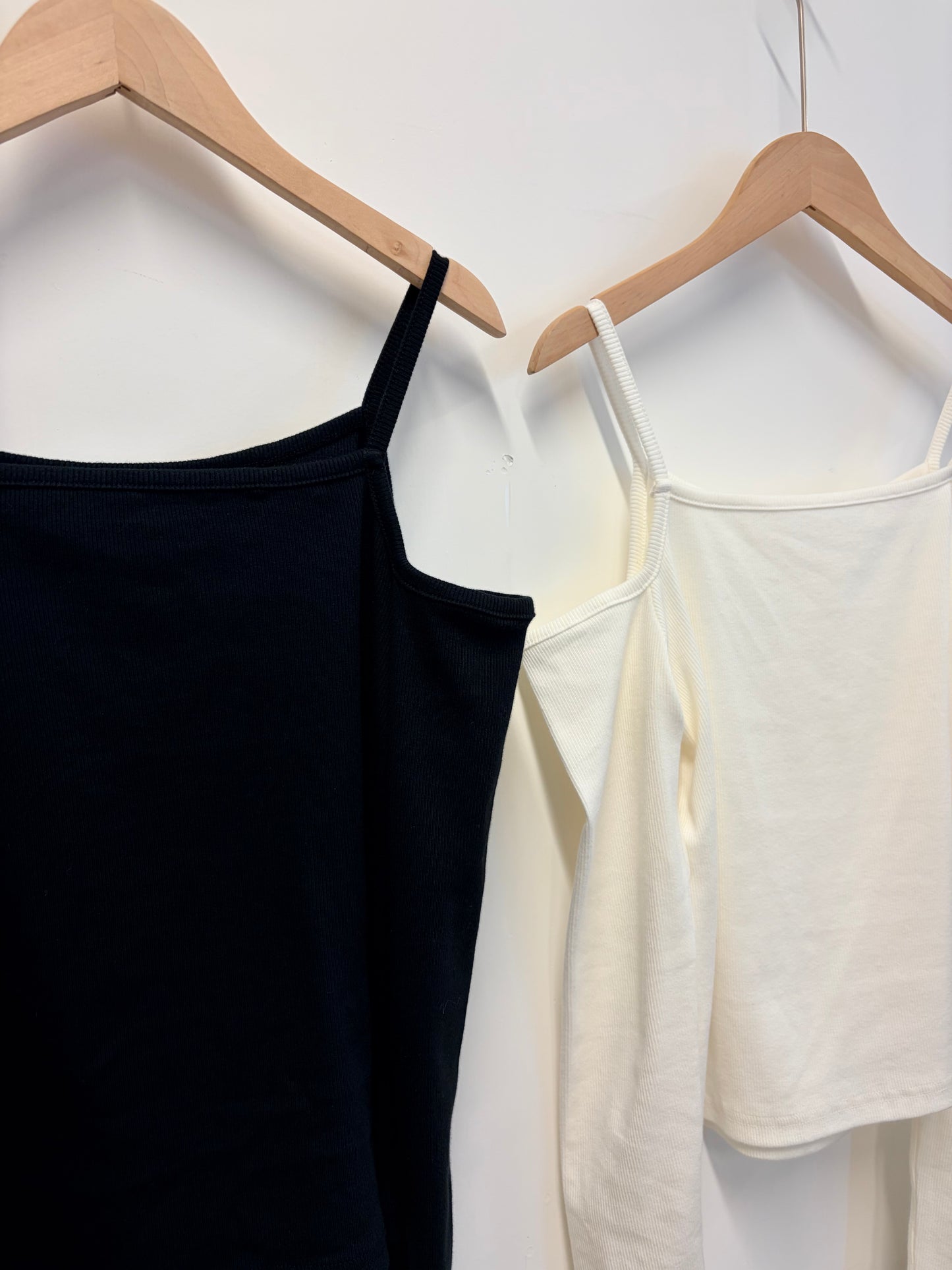 TP721- 吊帶露肩長袖Top | White | Black