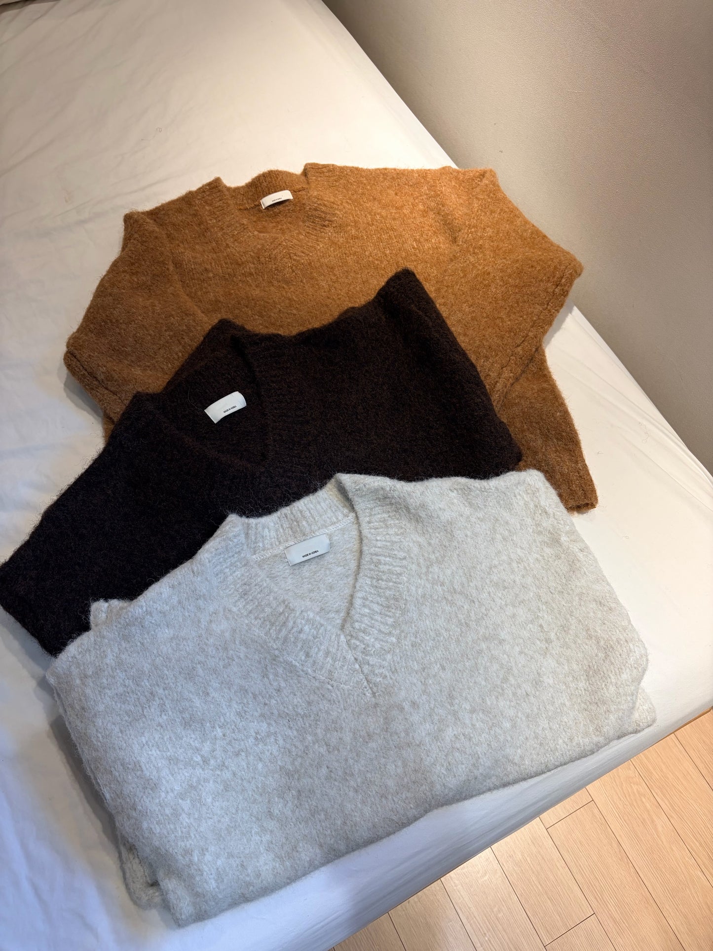 TP702- V Neck knit Top | Ivory | Camel | Brown