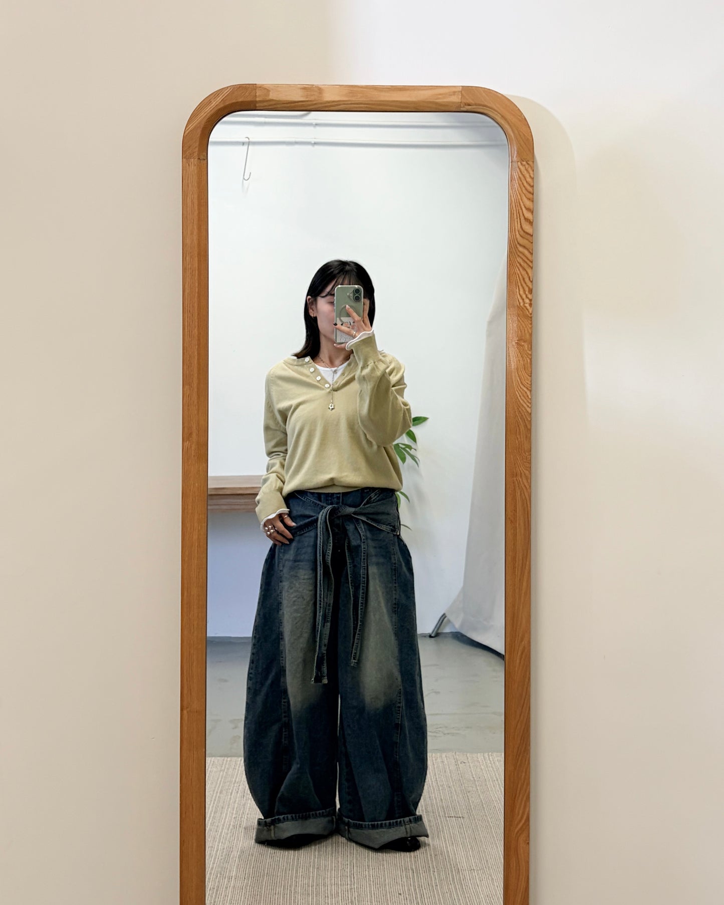 PT106- Design Ribbon Denim Jeans  ( S / M )