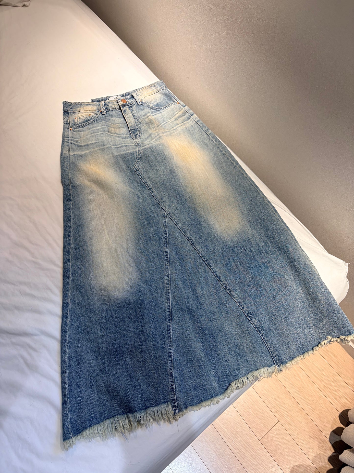 SK137- 做舊洗水蘇蘇腳牛仔裙 S / M