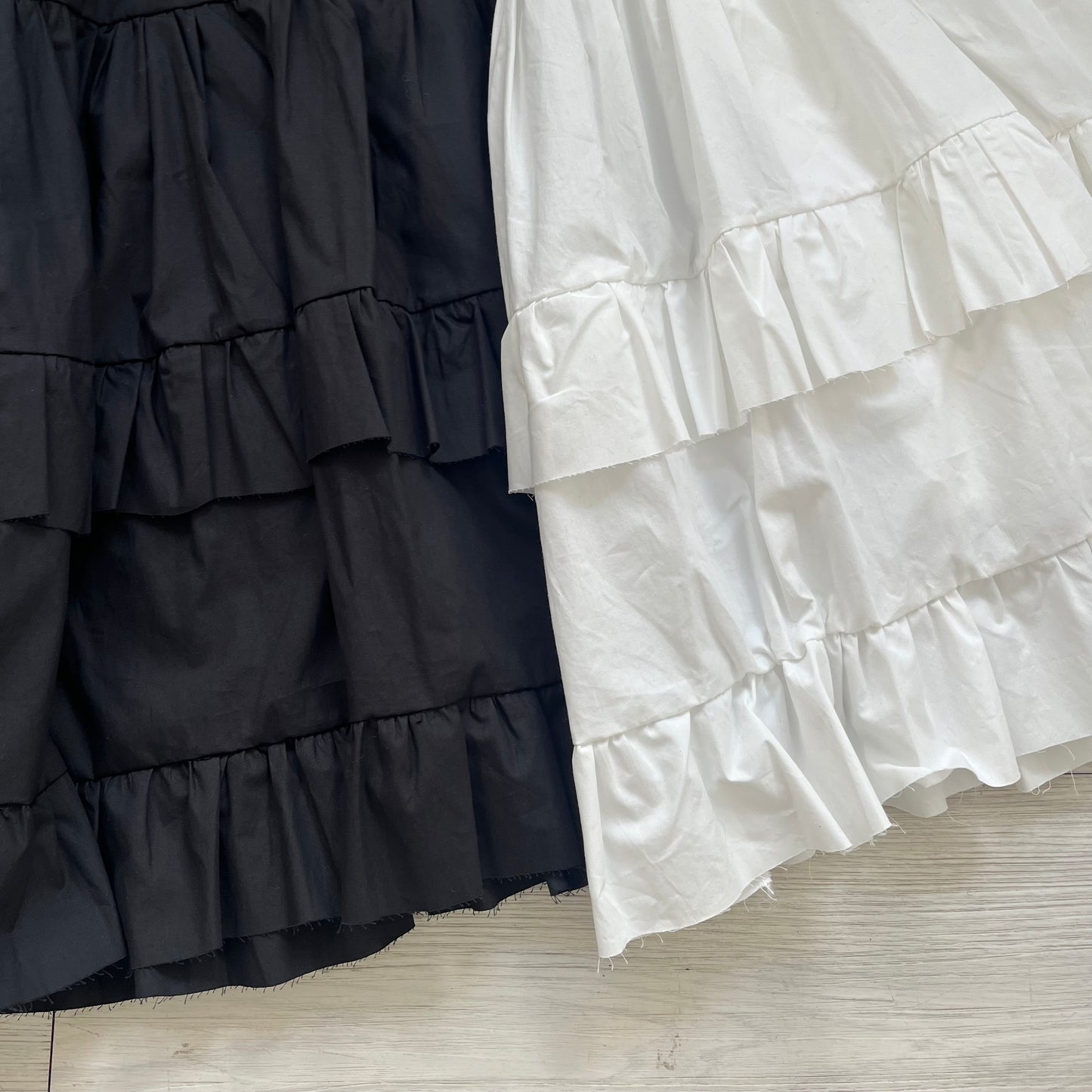 SK101- 破邊Ruffle Skirt | White | Black