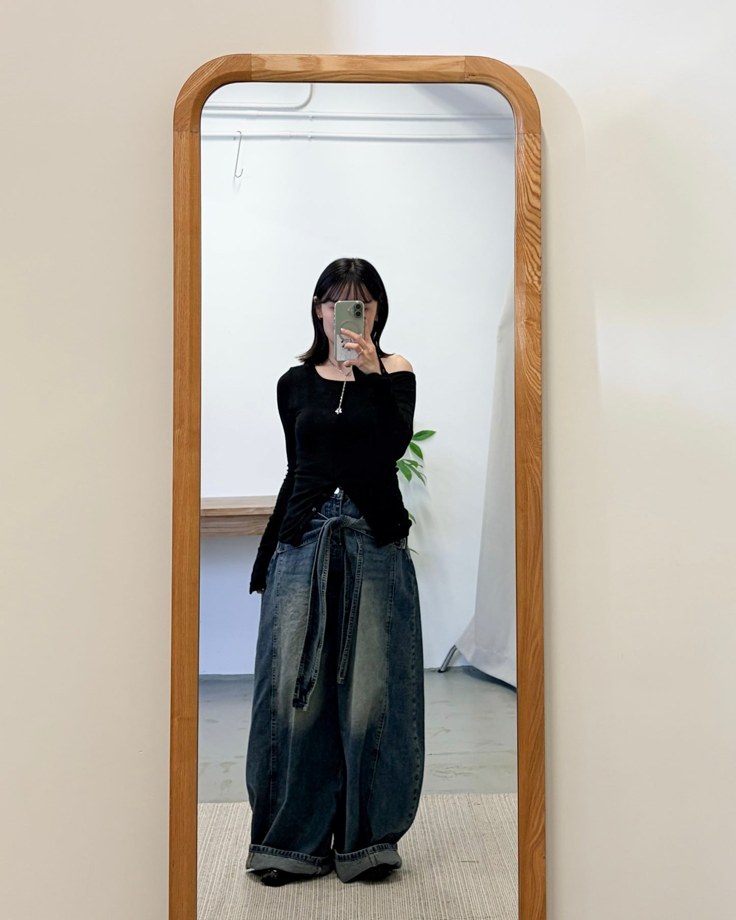 PT106- Design Ribbon Denim Jeans  ( S / M )