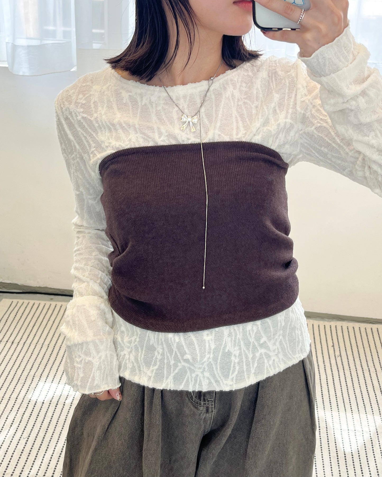 TP670- 暗花Patten Top ｜ Ivory | Black