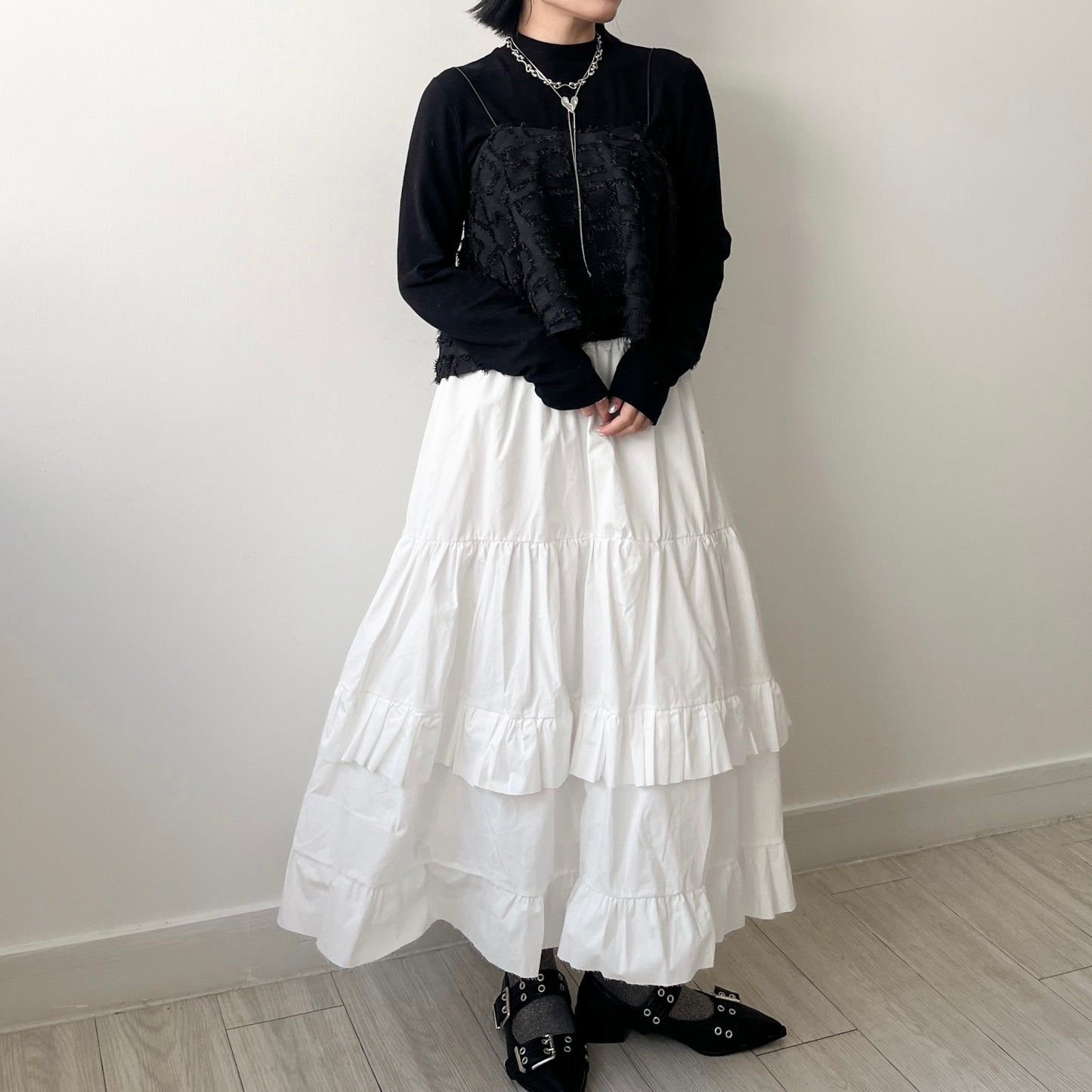 SK101- 破邊Ruffle Skirt | White | Black