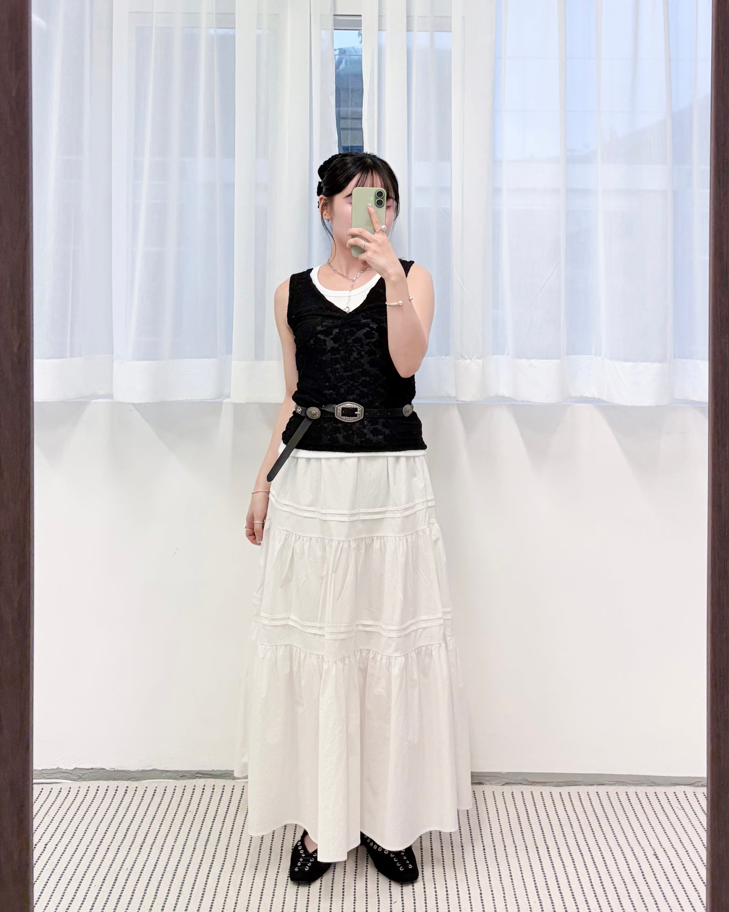 TP778- 暗花V Neck Vest | Ivory | Black
