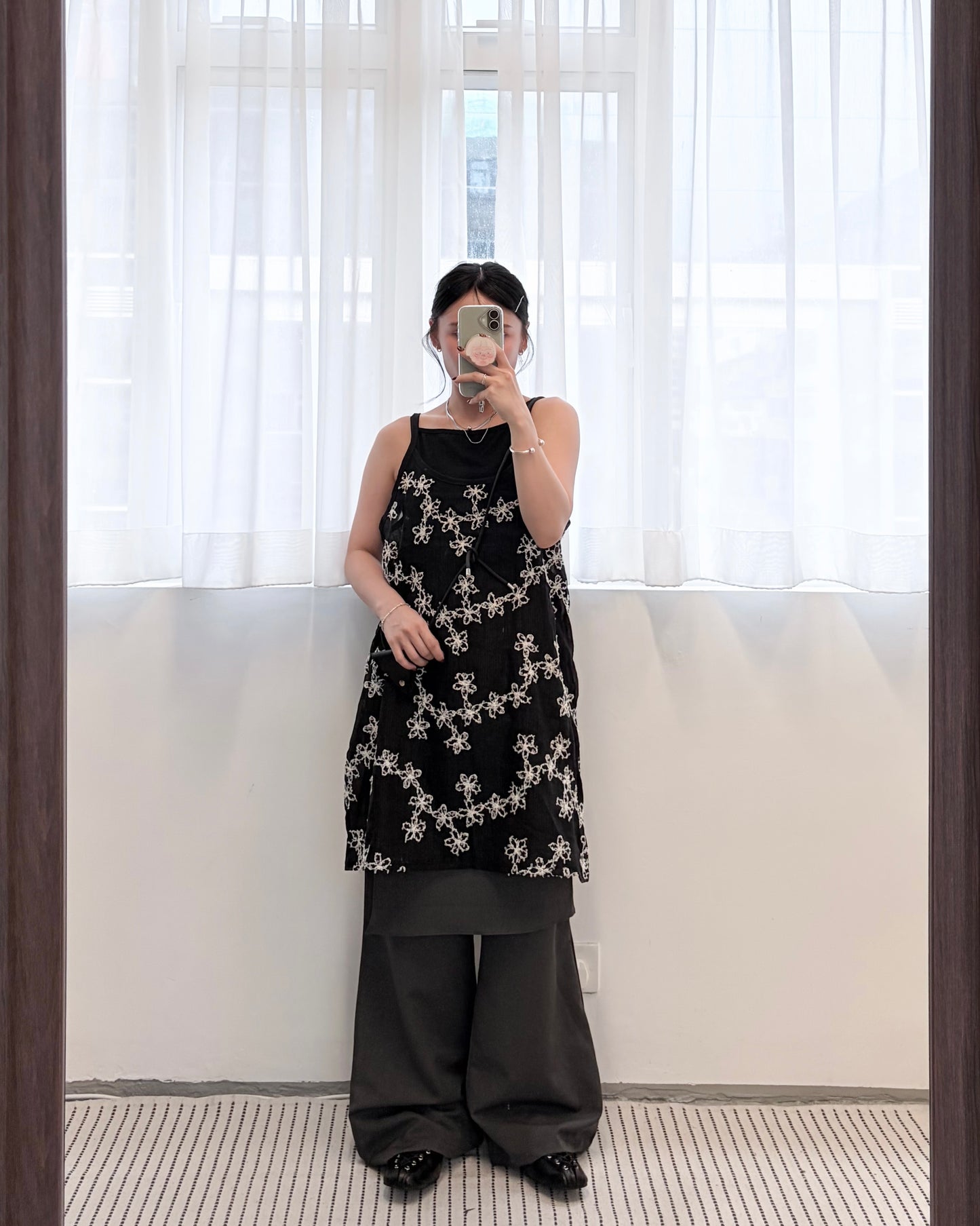 TP786- Floral-embroidered Vest | White | Black