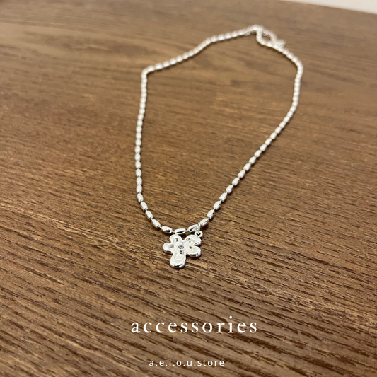 AC172- Q Flower Necklace