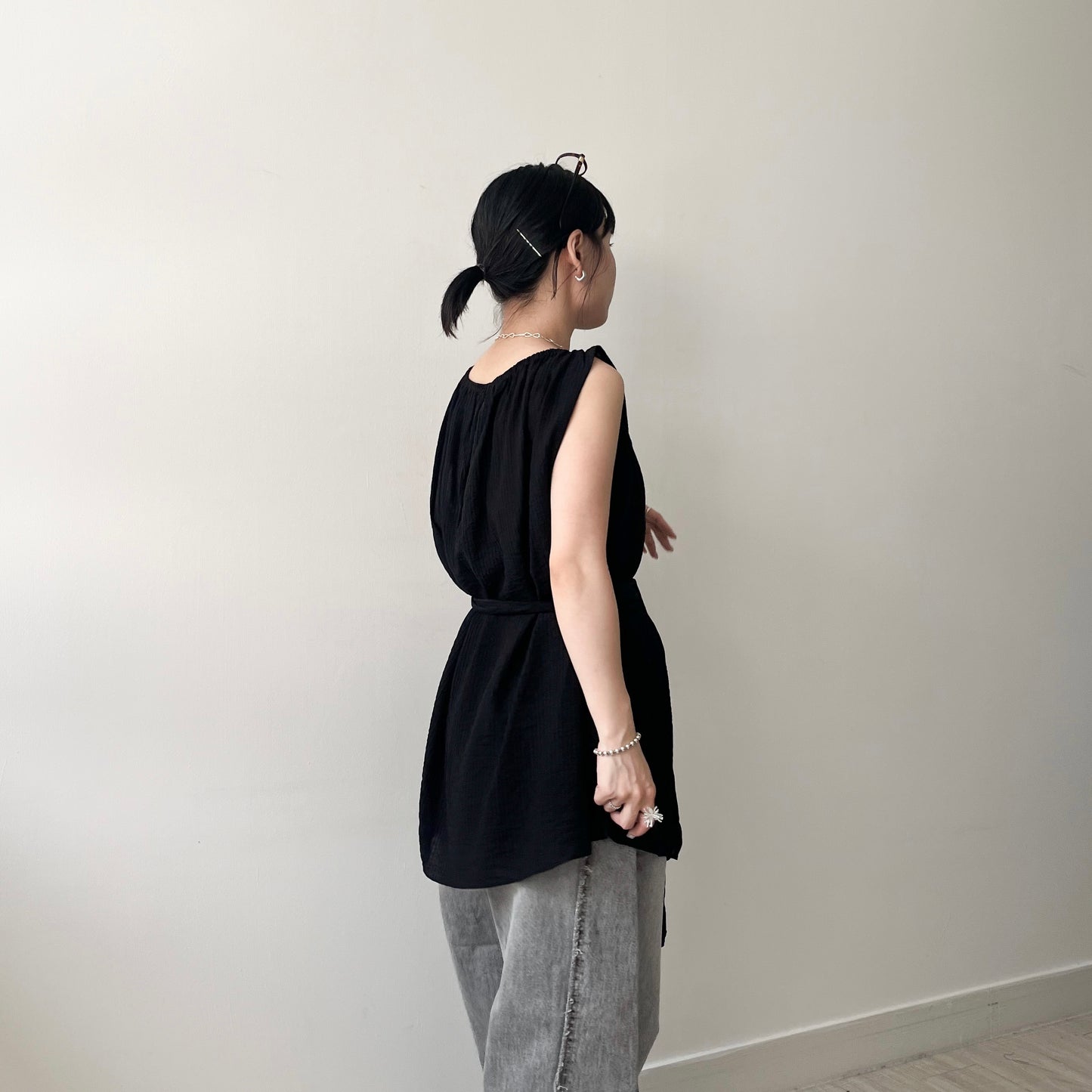 TP512- 暗條紋背連多用頸帶 | White | Black