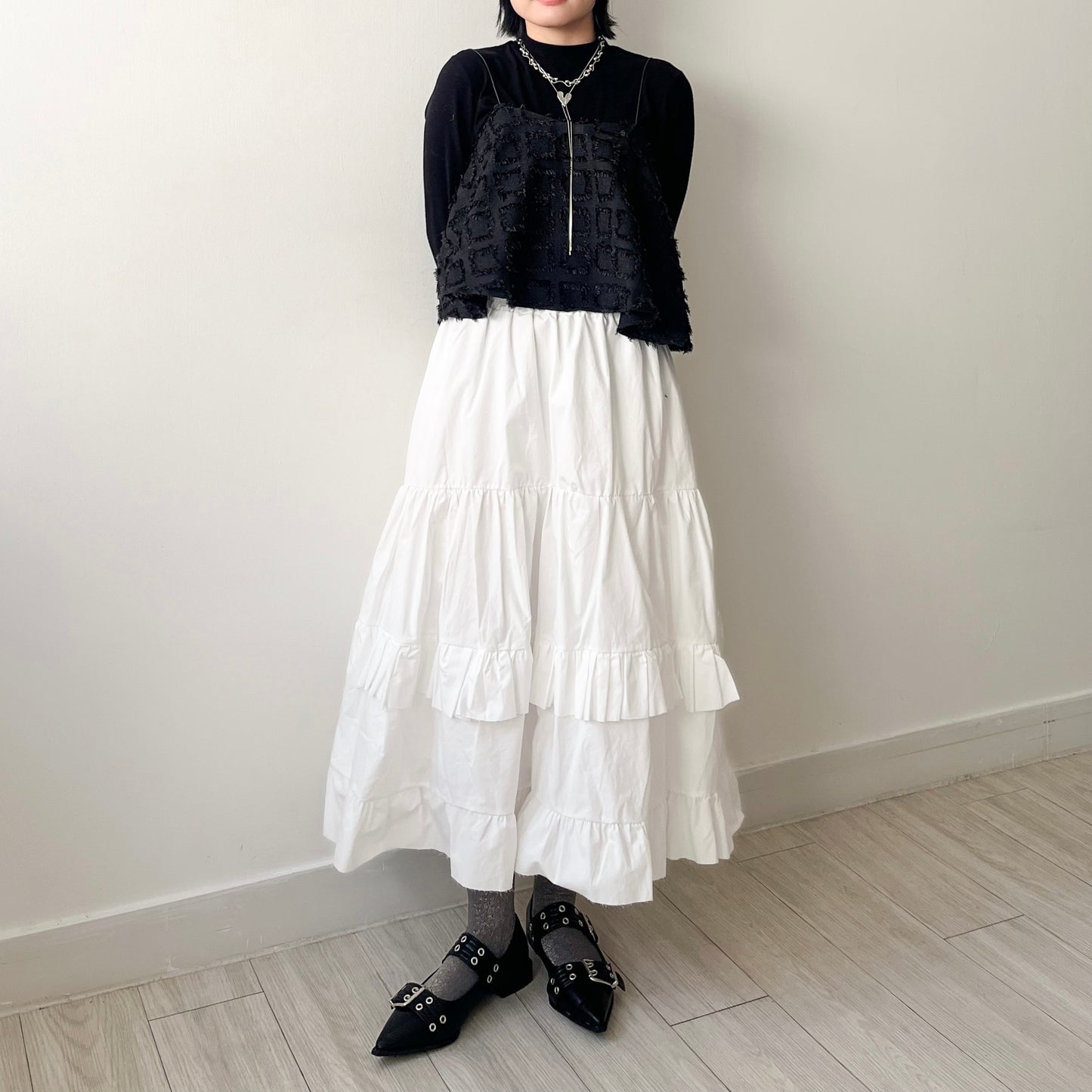 SK101- 破邊Ruffle Skirt | White | Black