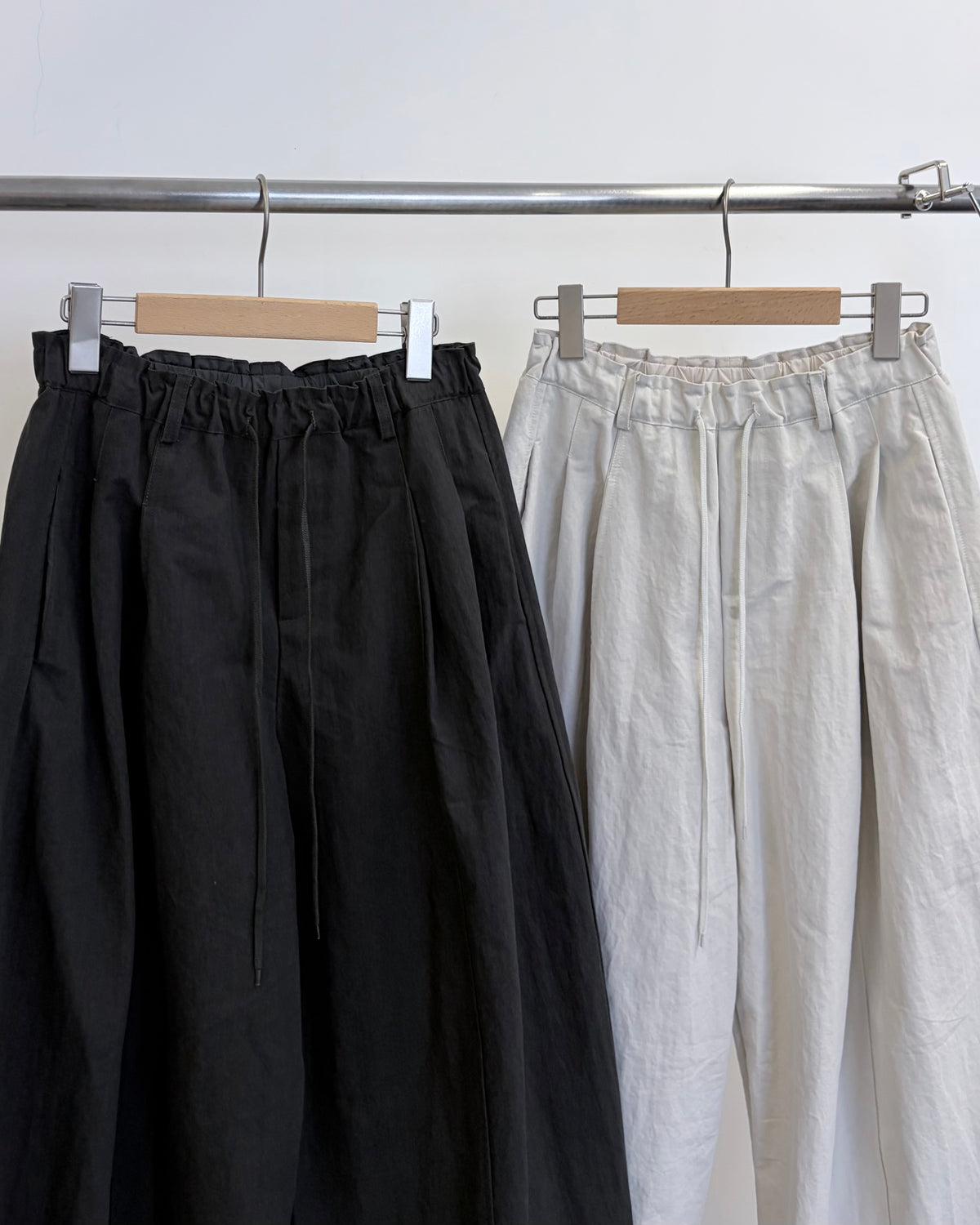 PT125- 挺身Cotton Balloon Pants | Ivory | Dark Brown