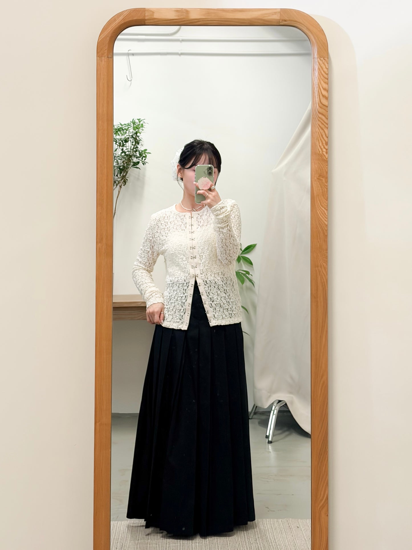 SK142- Pleated Skirt | Ivory | Black