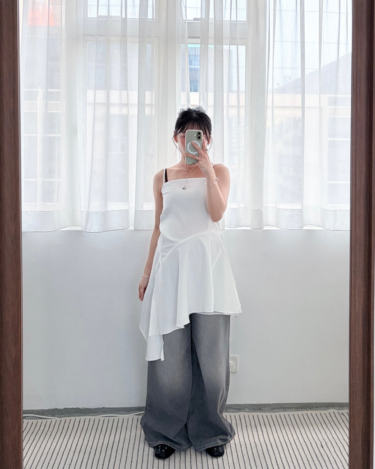 OP76- Flat-mouth Strap Layer Skirt | White | Black