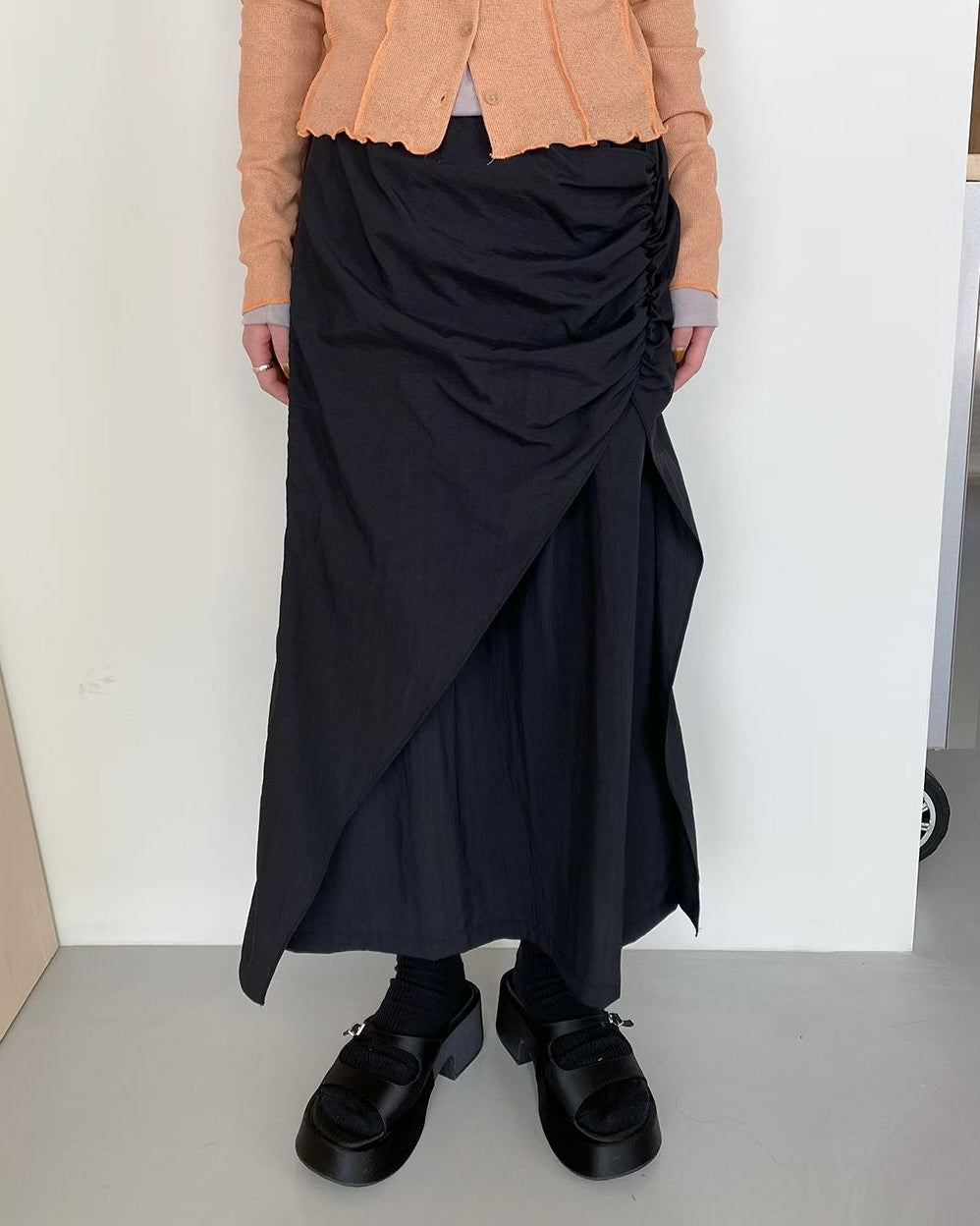 SK143- layer斜Cut打褶長裙 | Grey | Black