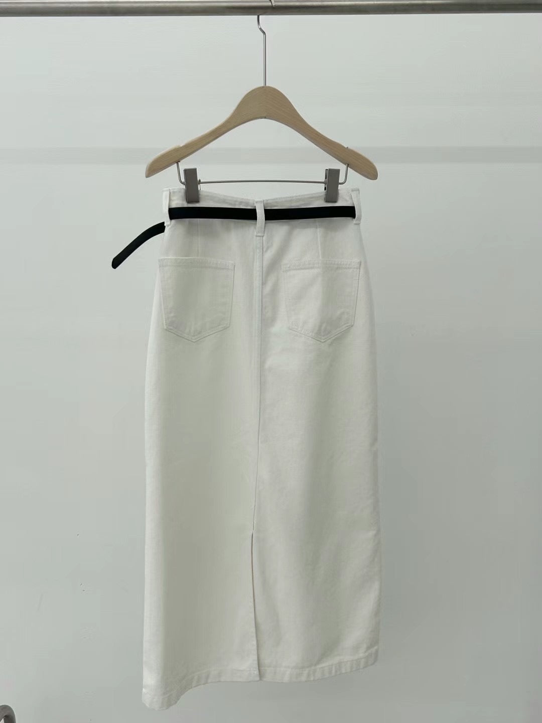 SK90 - H Line Skirt  | White | Black