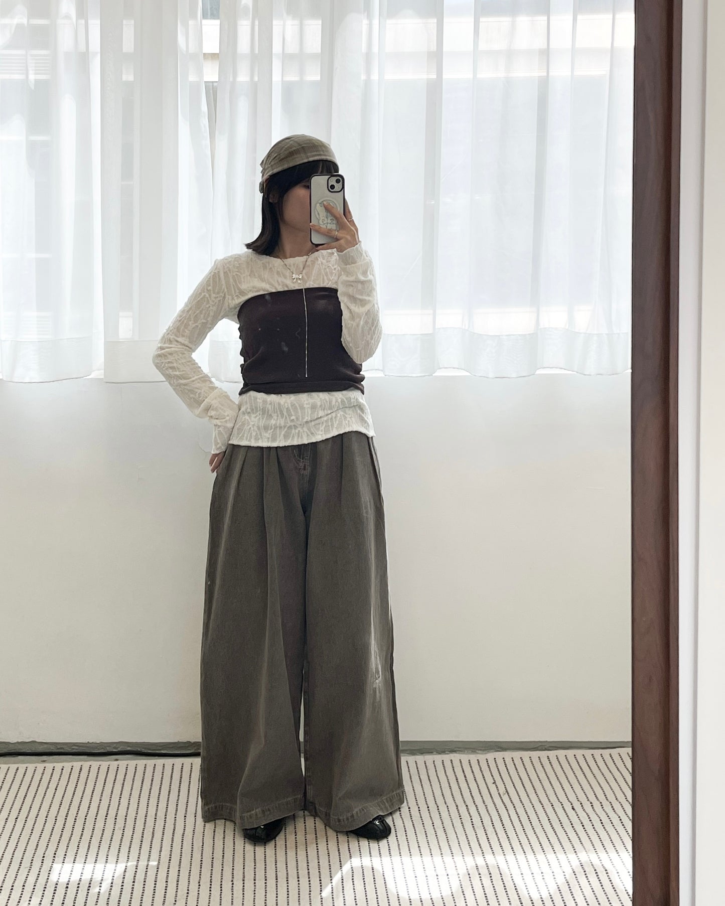 TP670- 暗花Patten Top ｜ Ivory | Black