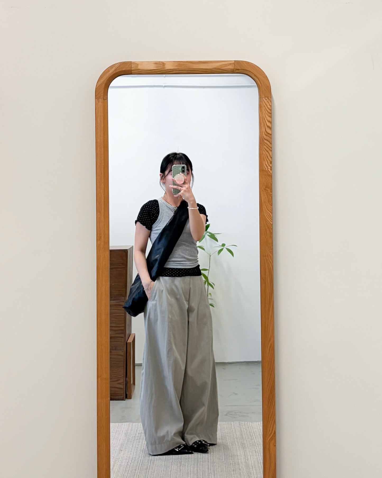 BG48- 2 Way Cushion Tote Bag | Grey Beige | Black