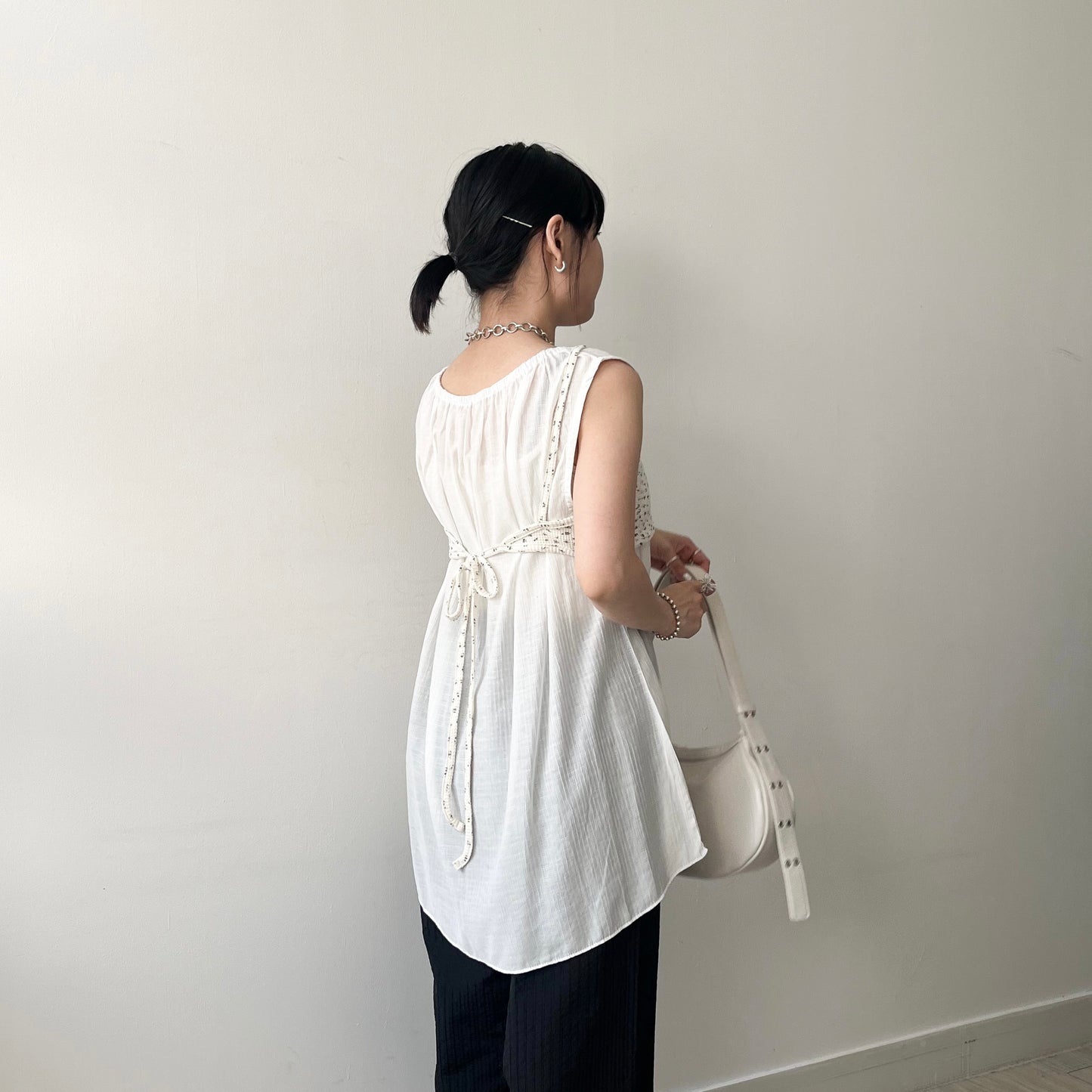 TP512- 暗條紋背連多用頸帶 | White | Black