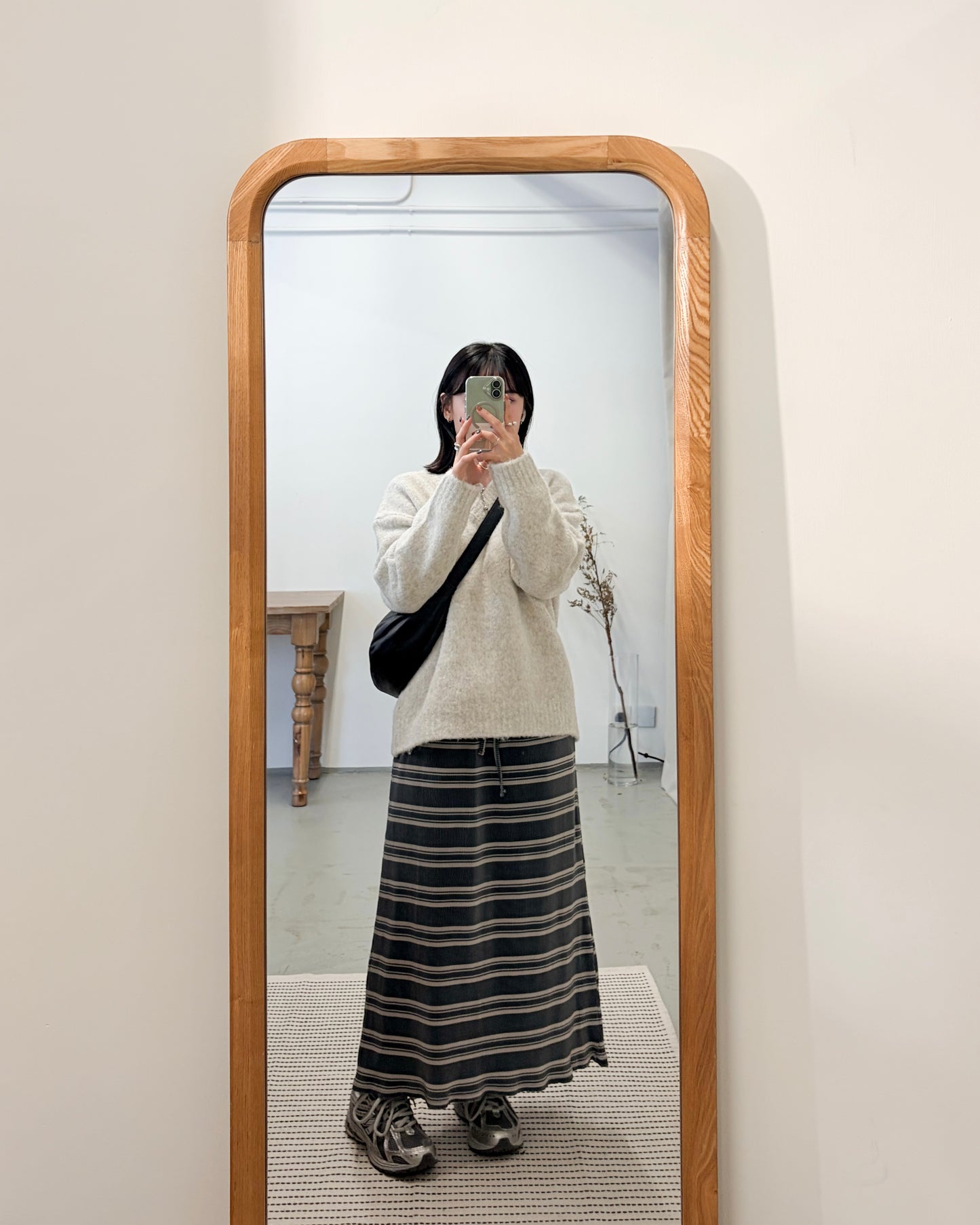 SK139- 絲絨面橫間Skirt | Grey