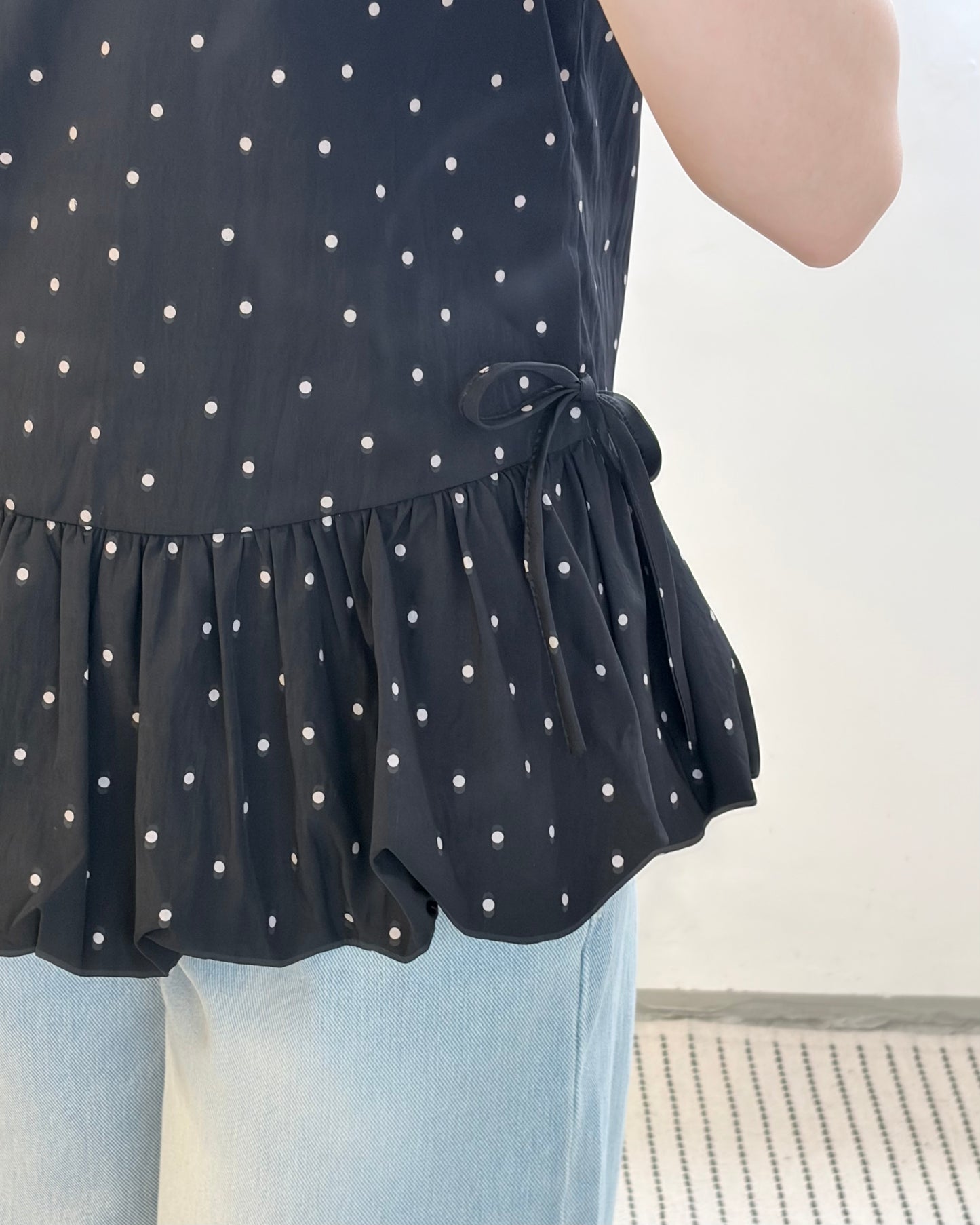 TP796- Dot Pullover Balloon Vest | Ivory | Black
