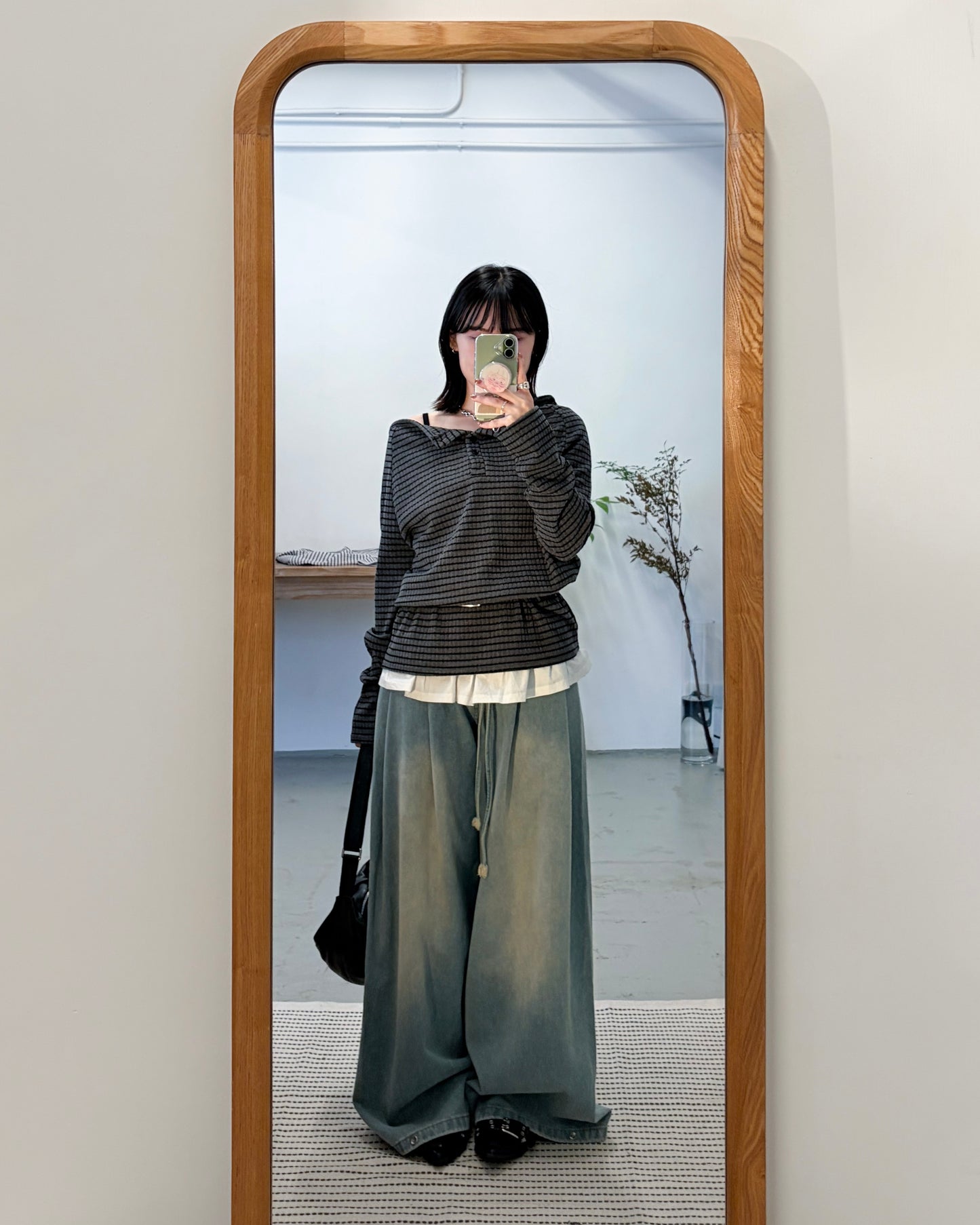 TP710- Off-shoulder Stripe Tee | Ivory | Charcoal