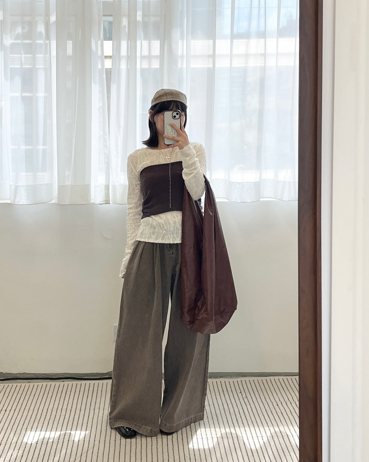 TP670- 暗花Patten Top ｜ Ivory | Black