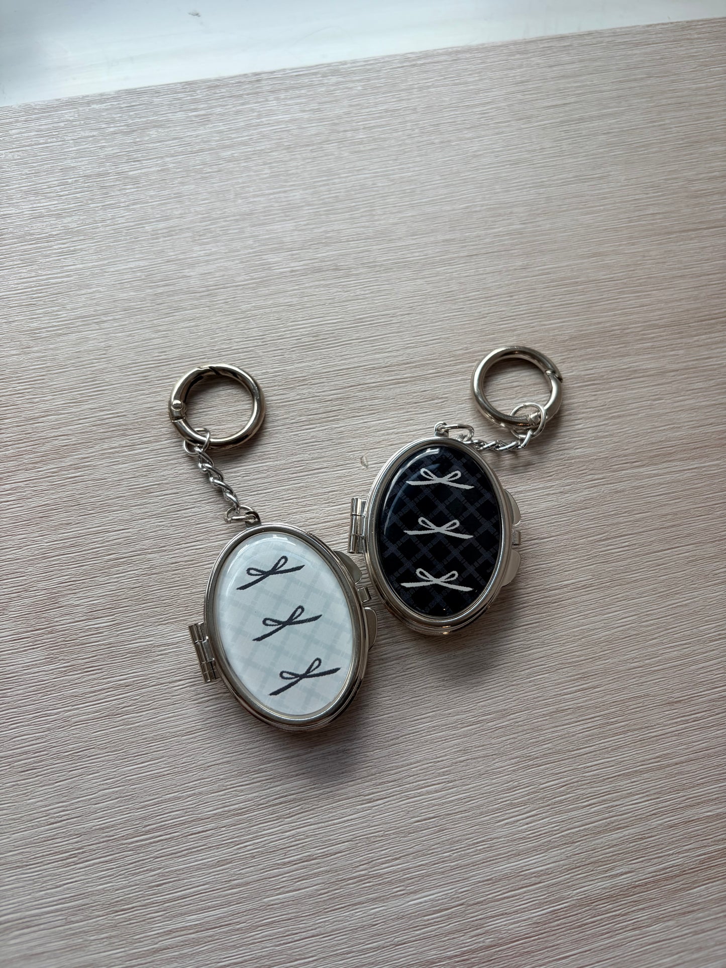 可愛配飾 橢圓形蝴蝶結鏡仔 White | Black