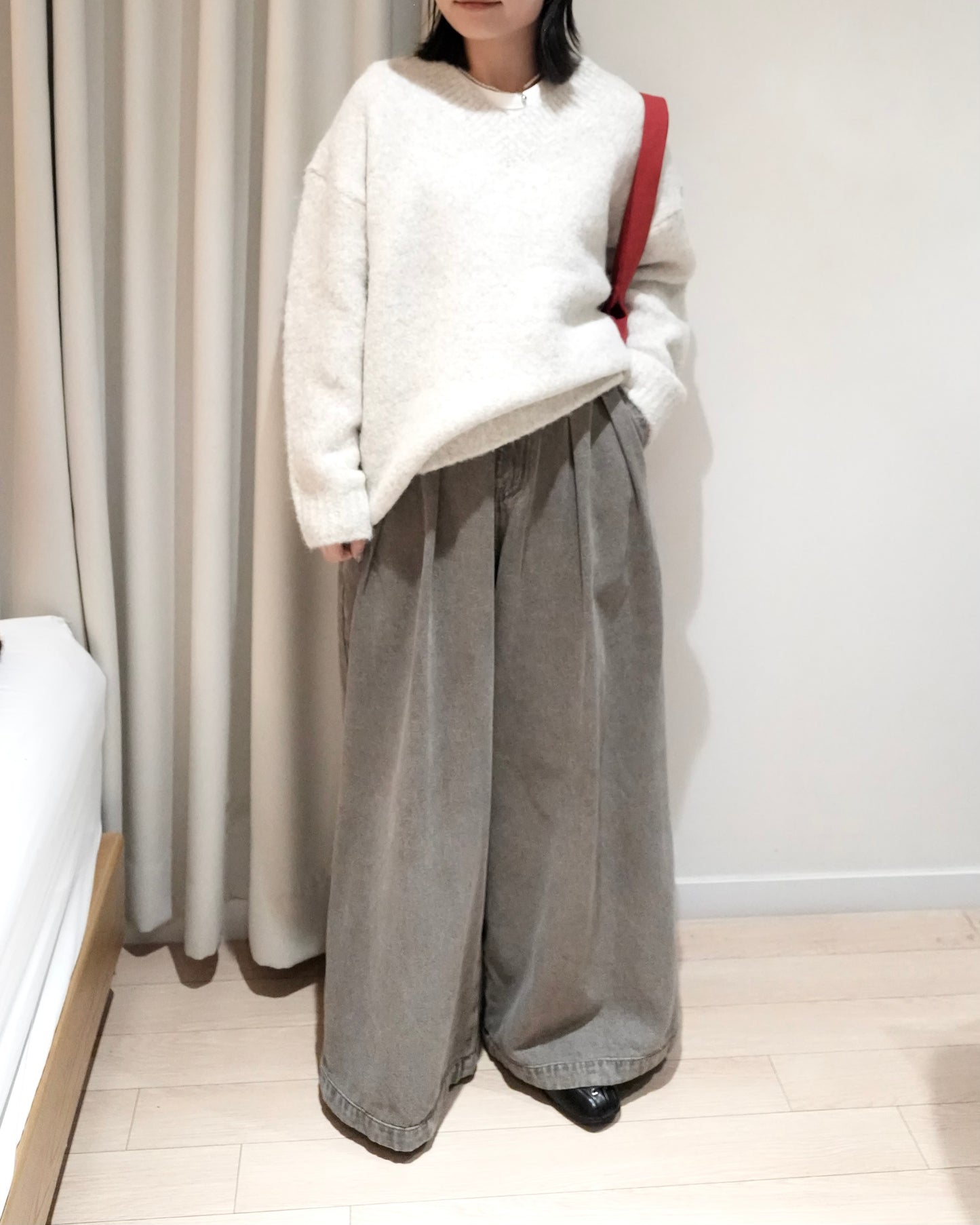 TP702- V Neck knit Top | Ivory | Camel | Brown