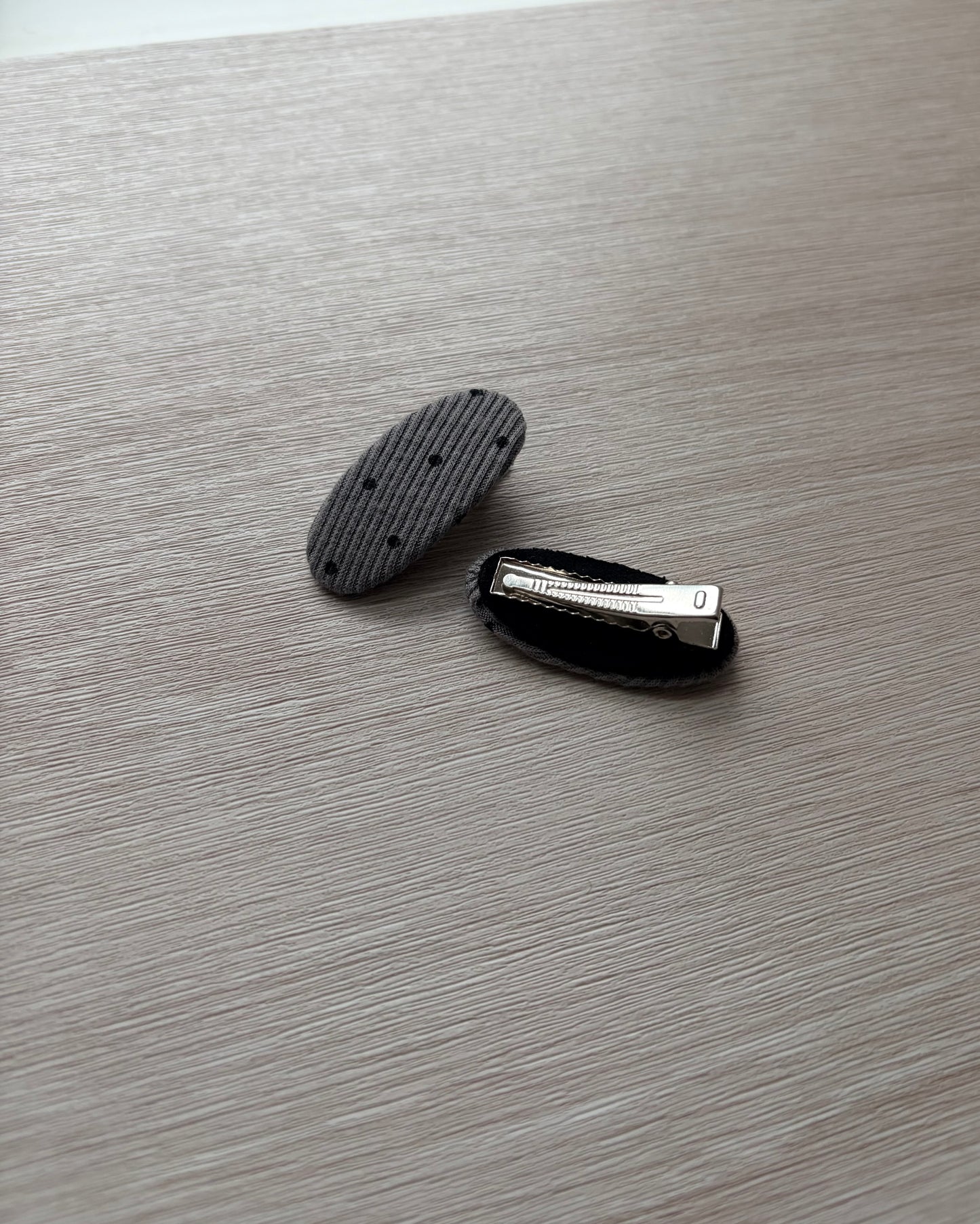 AC277- Small Dot Hair pin ( 2 set ) | Ivory | Grey