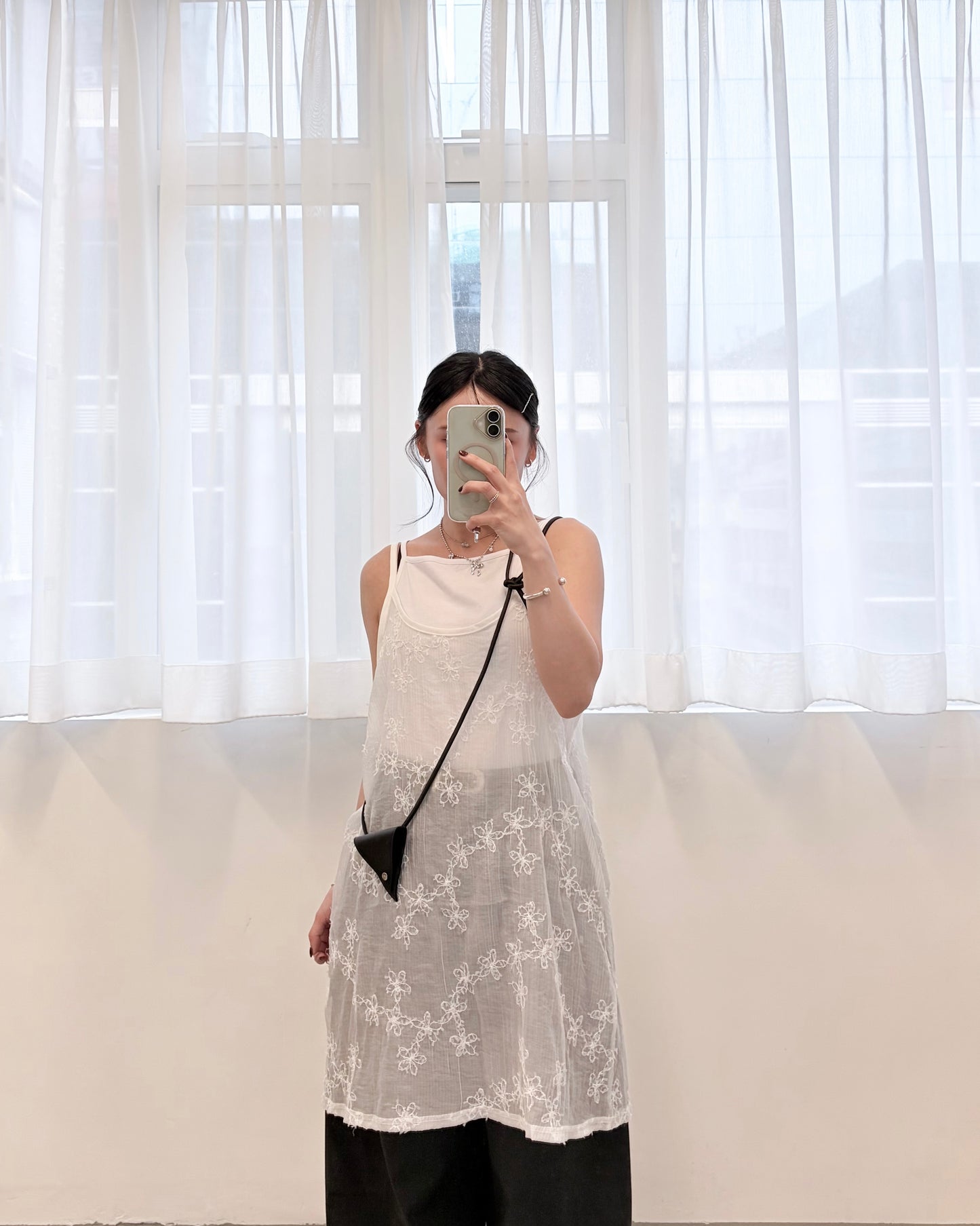 TP786- Floral-embroidered Vest | White | Black