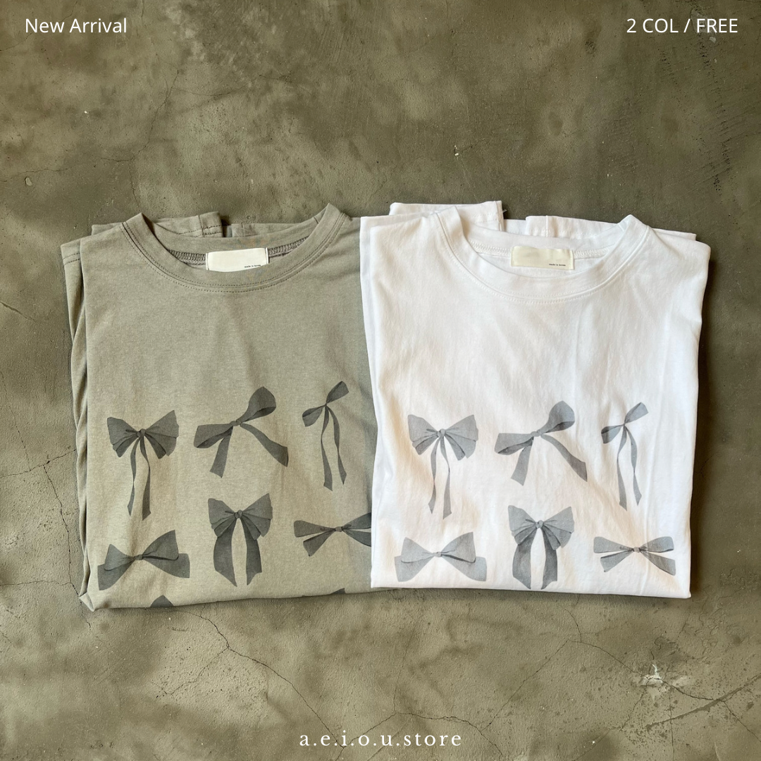 TP275- Ribbon Print Tee | White | Grey