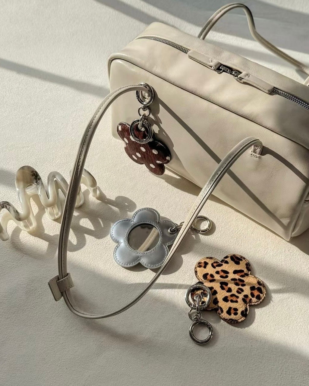 AC310- Cute Floral Mirror Charm