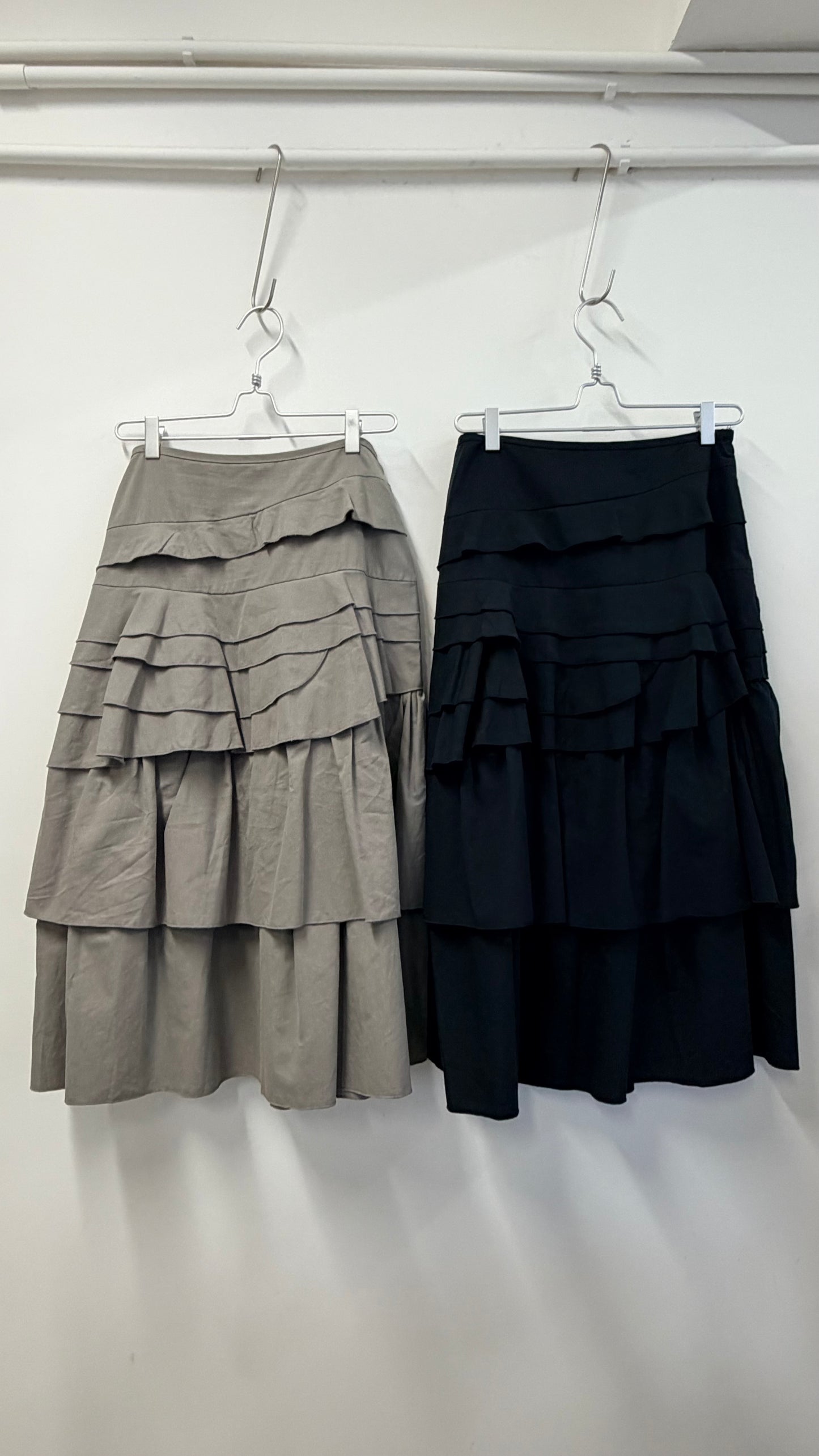 SK144- 多層Ruffle Skirt | Grey | Black