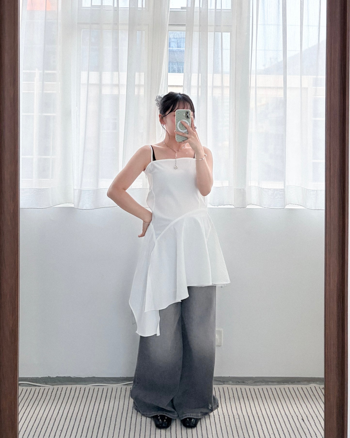 OP76- Flat-mouth Strap Layer Skirt | White | Black