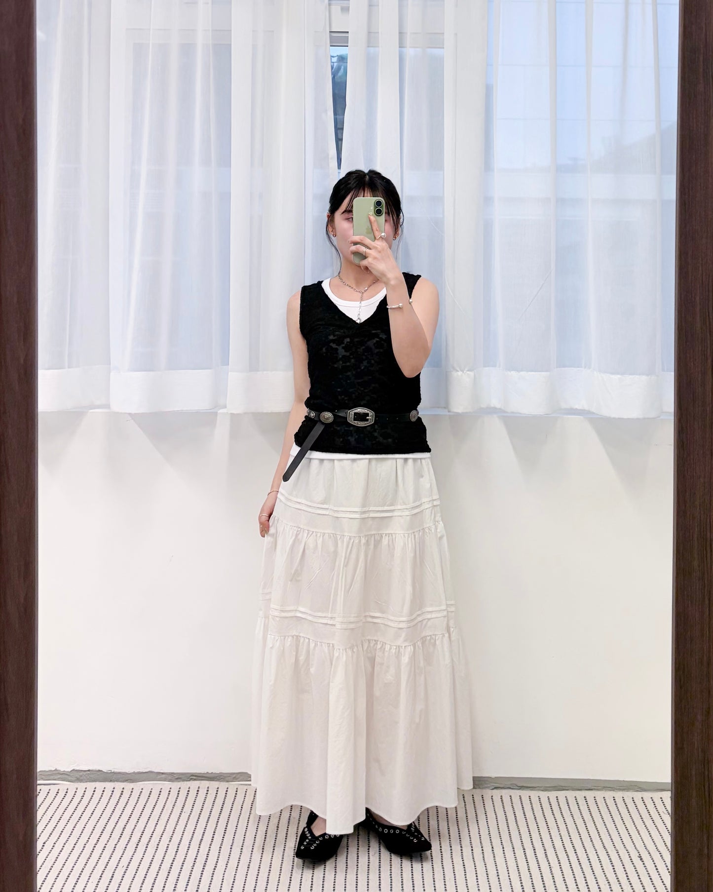 TP778- 暗花V Neck Vest | Ivory | Black