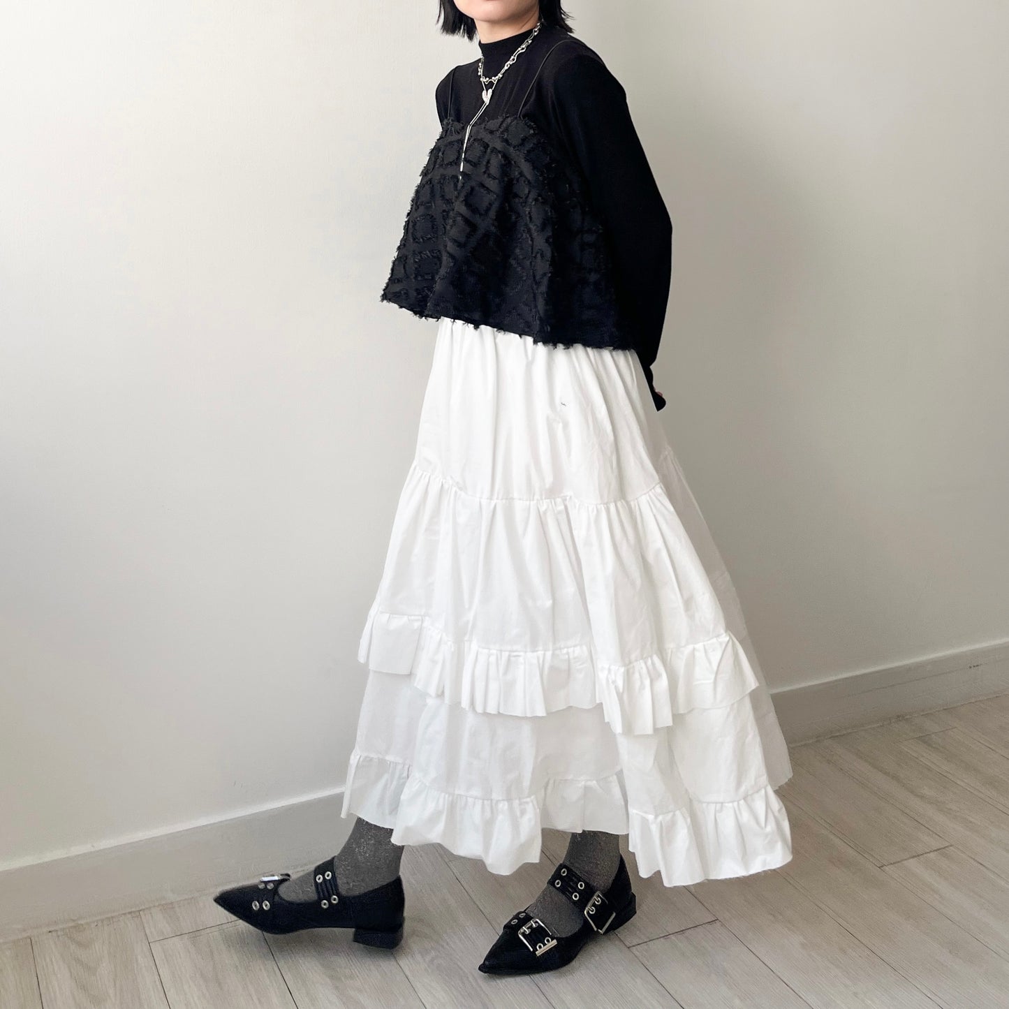 SK101- 破邊Ruffle Skirt | White | Black