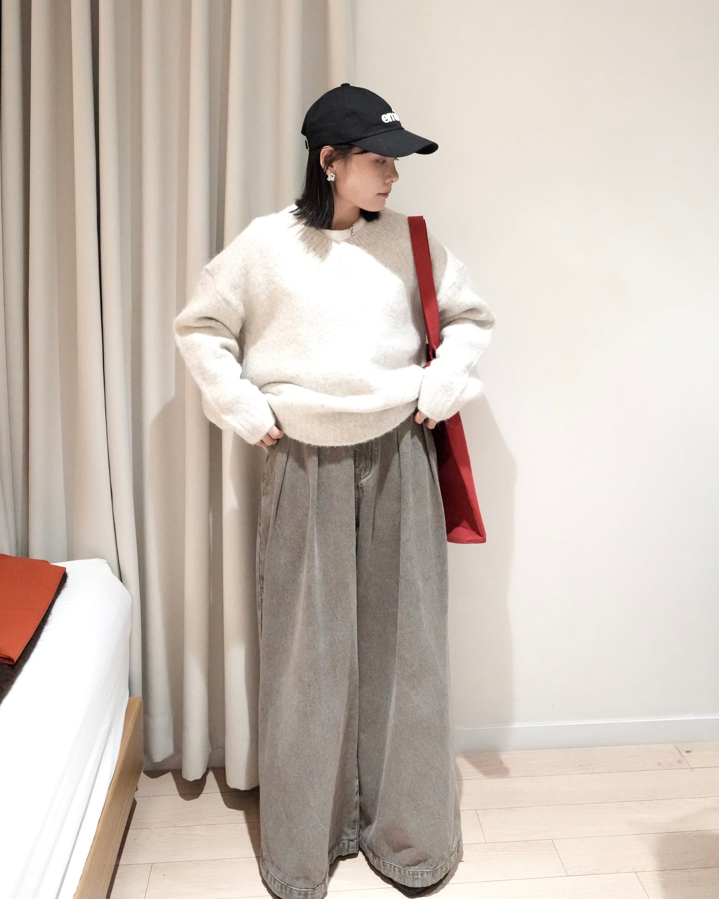 TP702- V Neck knit Top | Ivory | Camel | Brown