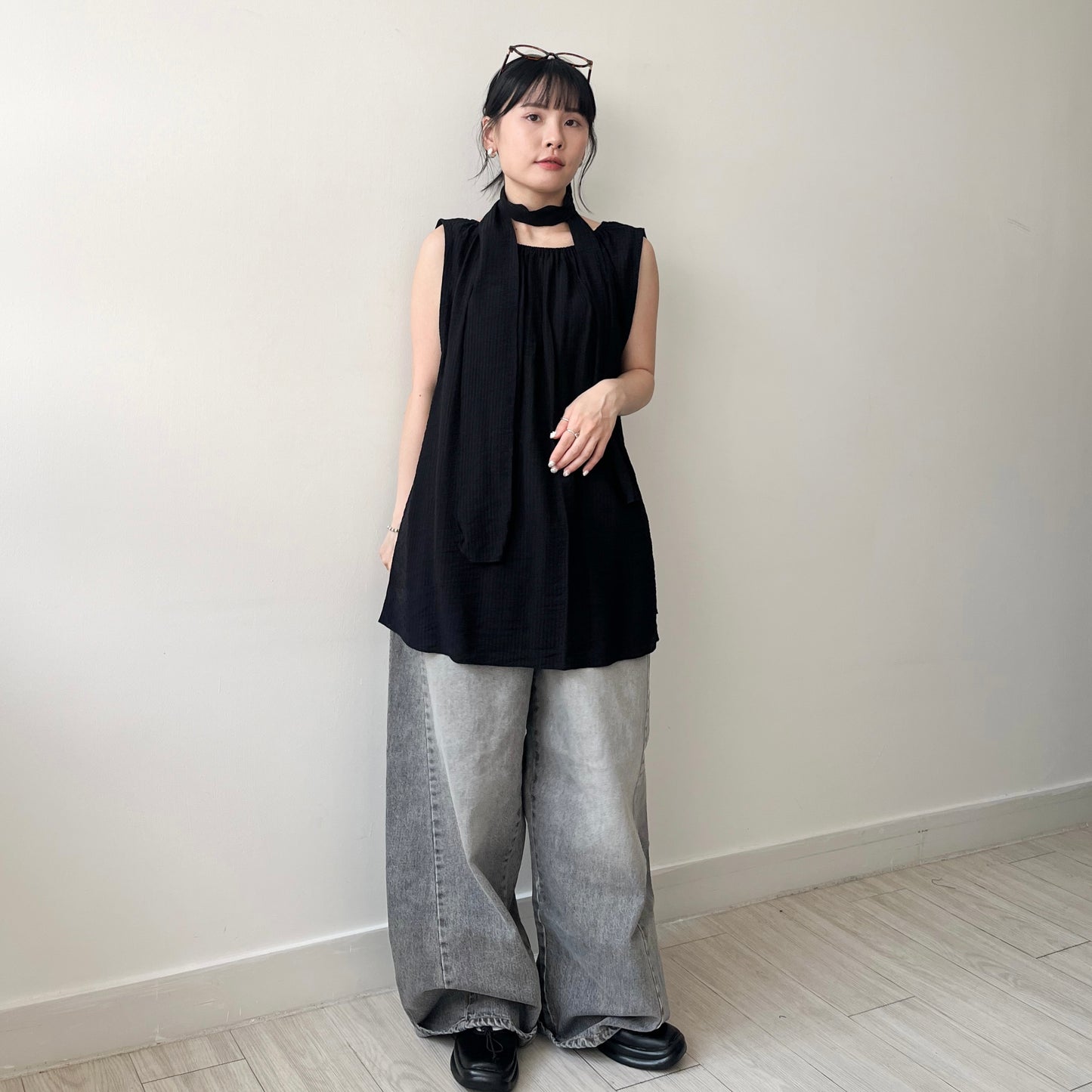 TP512- 暗條紋背連多用頸帶 | White | Black