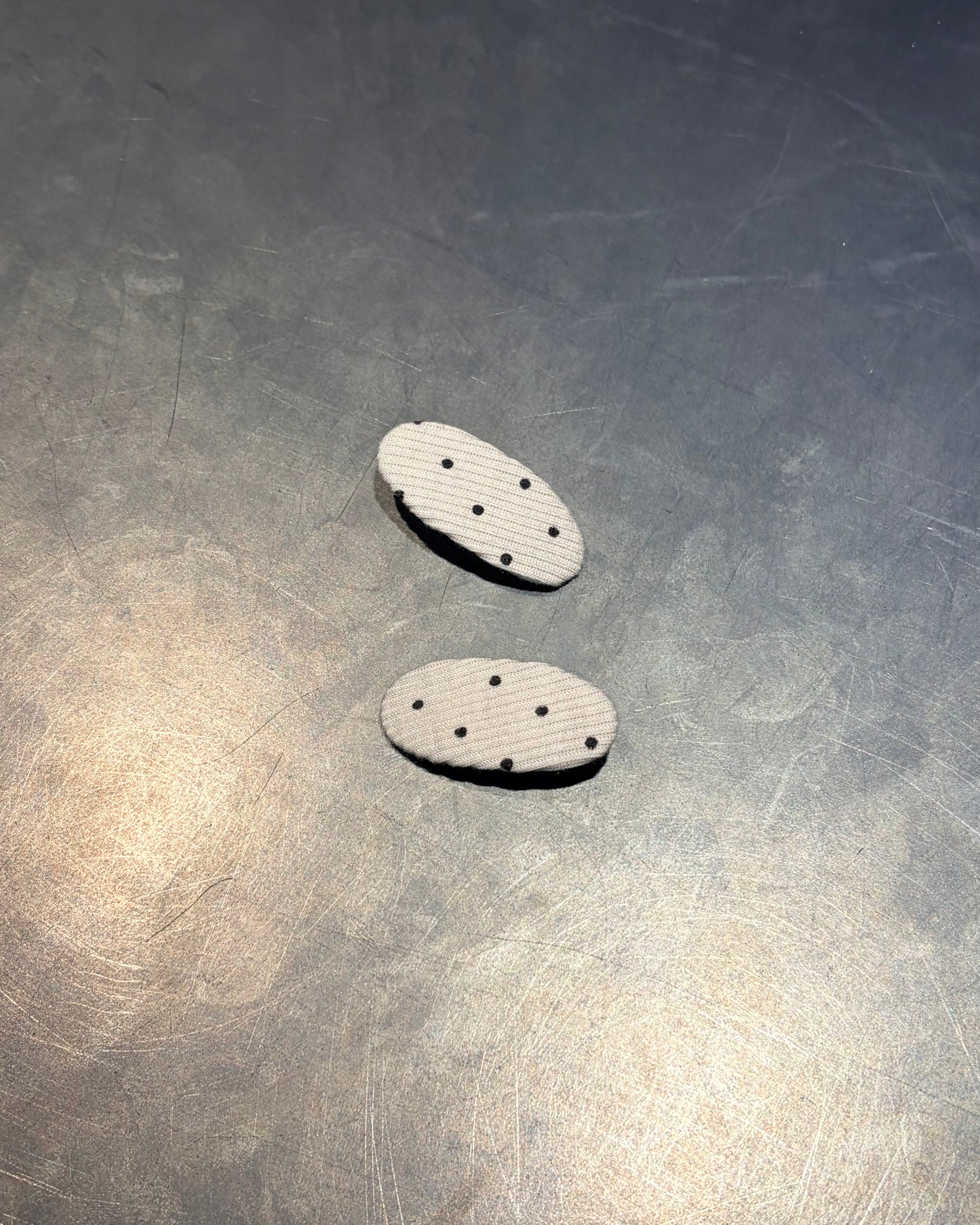 AC277- Small Dot Hair pin ( 2 set ) | Ivory | Grey