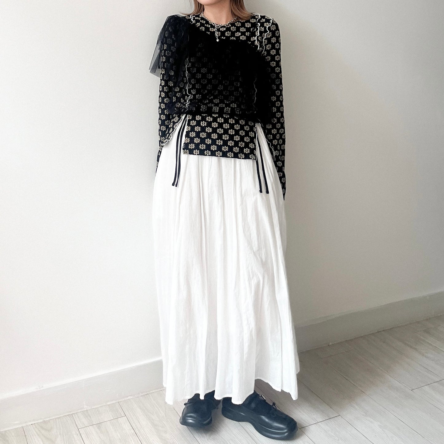 TP403- Flower Slit Long T-shirt | Ivory | Black