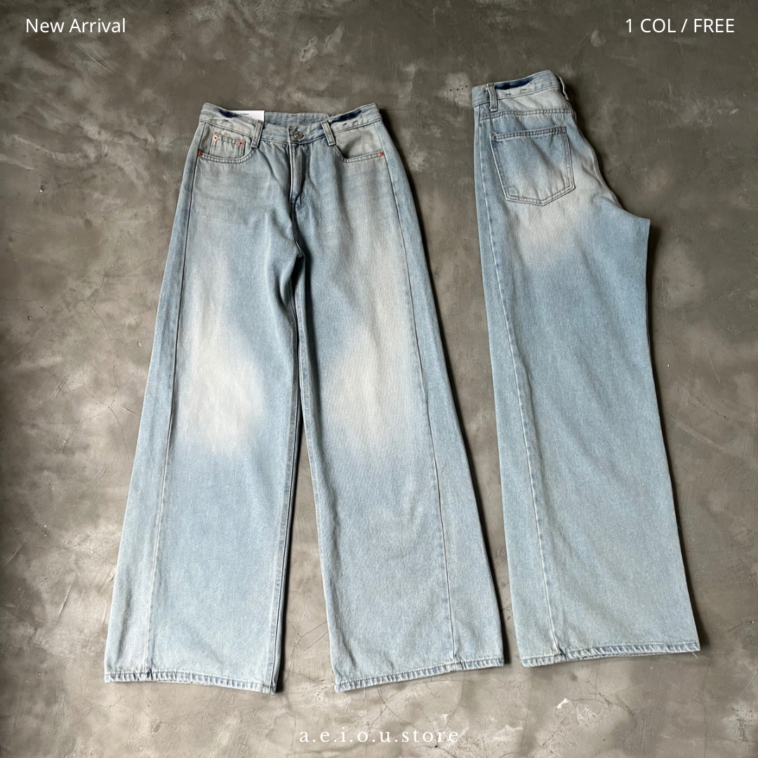 PT52- Light Blue Wide Jeans | S / M