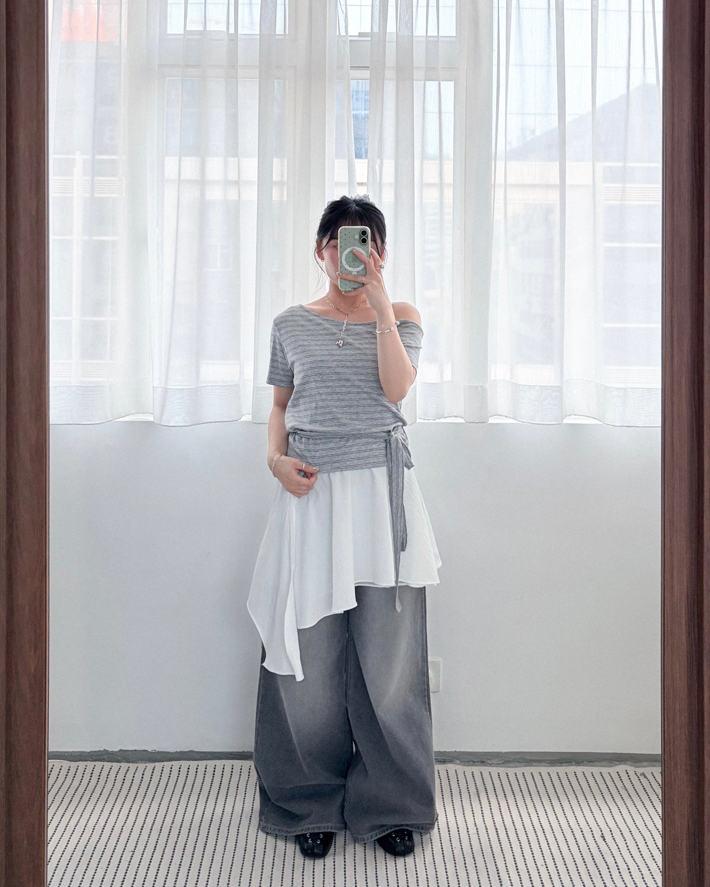 OP76- Flat-mouth Strap Layer Skirt | White | Black