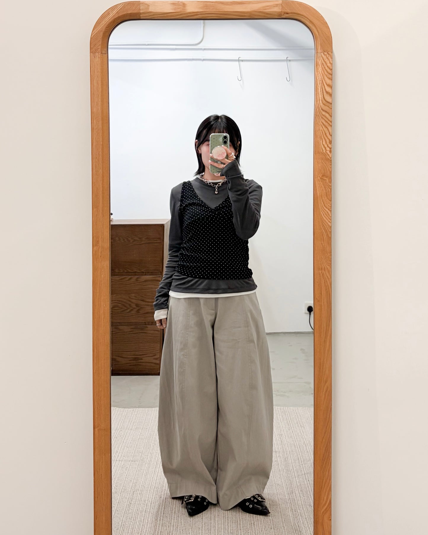 TP742- 皺紋波點V Neck Vest | Ivory | Grey | Black