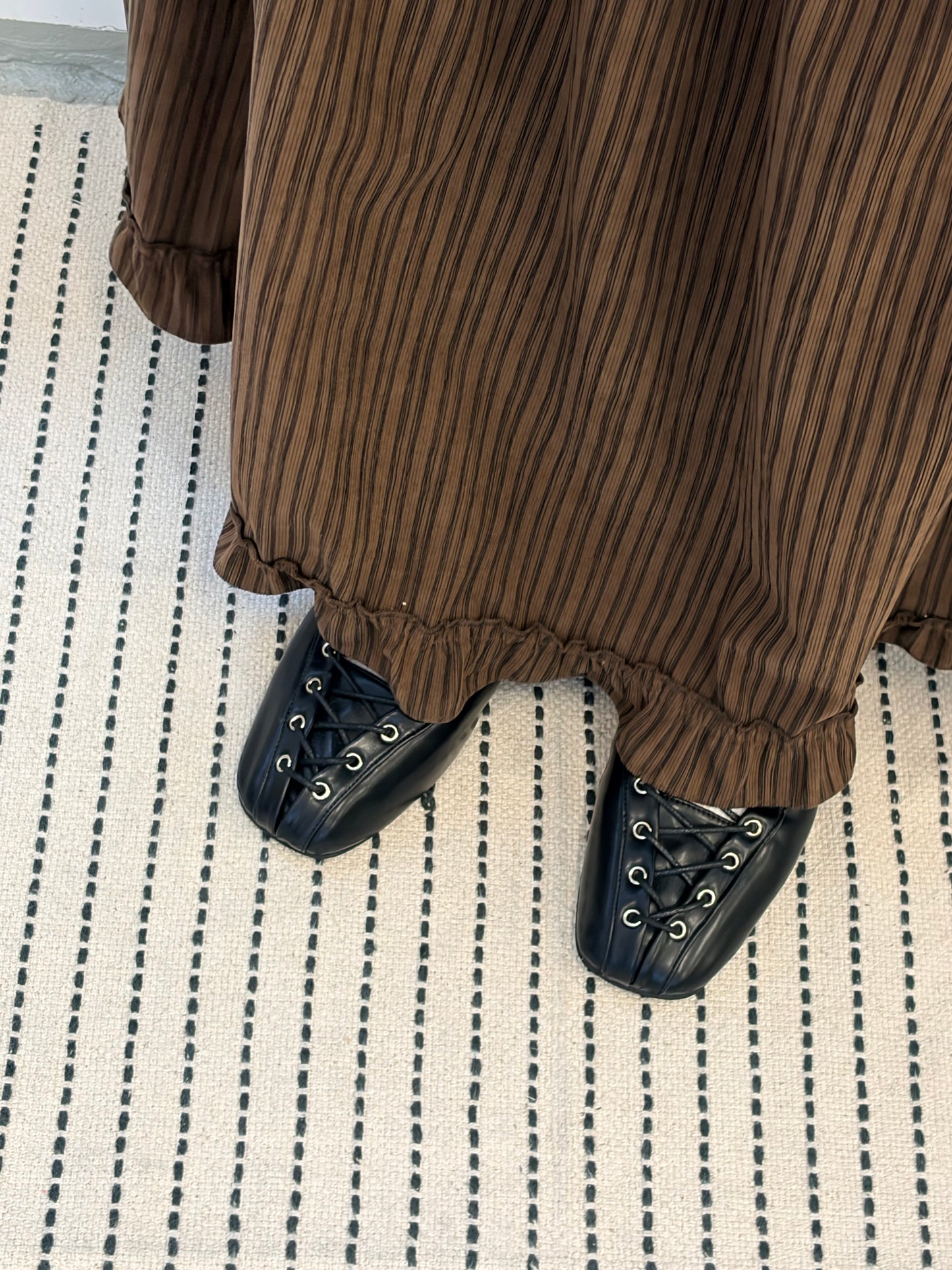 SK133- 薄燈芯絨條子Ruffle Skirt | Ivory | Brown