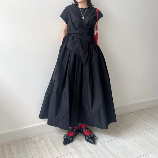 SK127- Pleat Skirt | White | Black