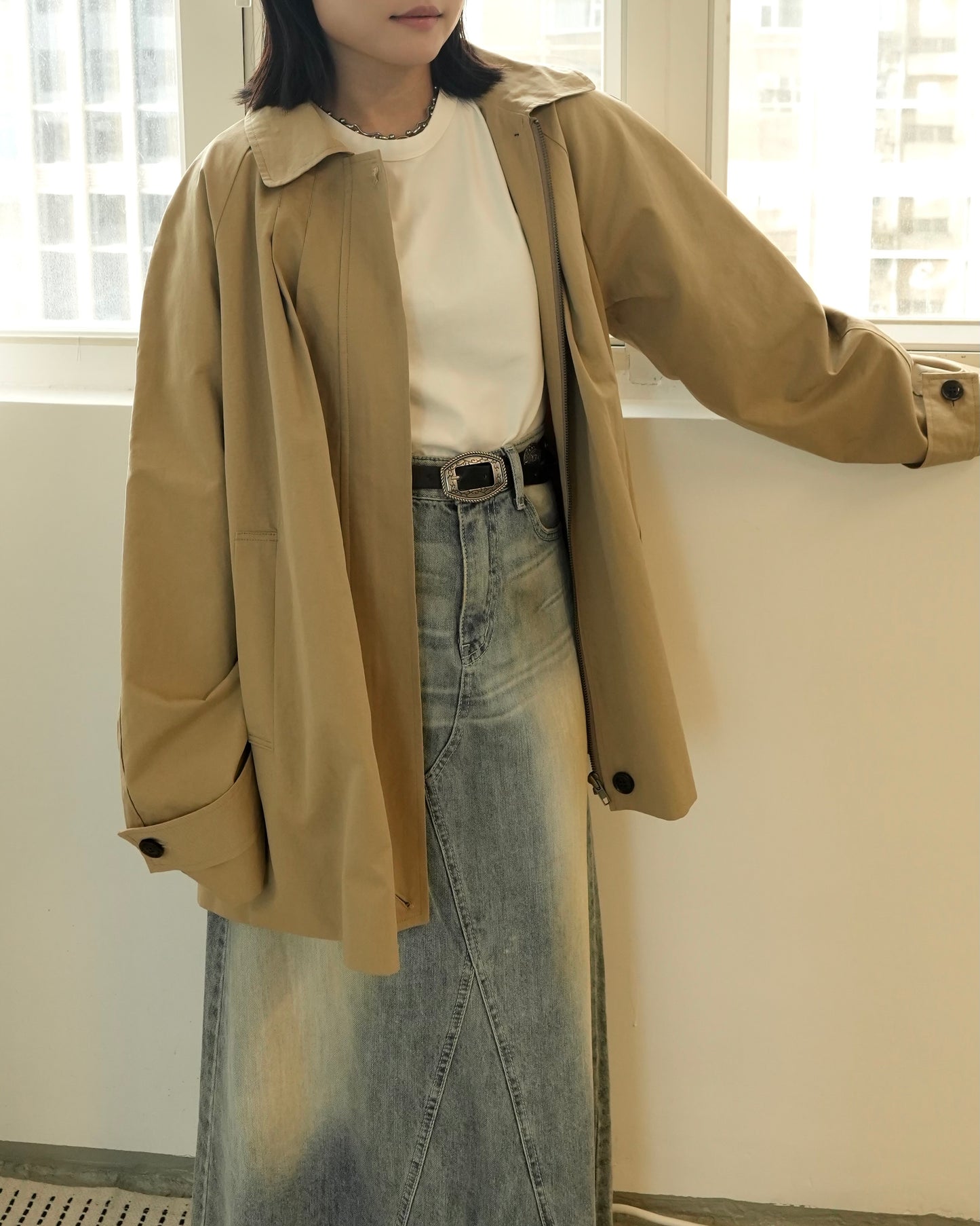 JK43- 打褶傘形薄外套 | Beige | Black