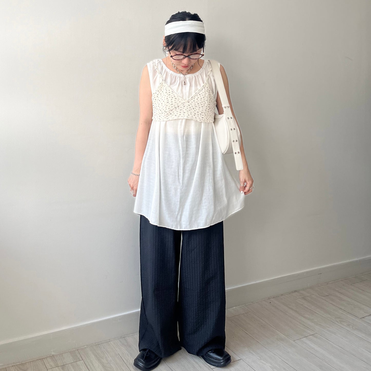 TP512- 暗條紋背連多用頸帶 | White | Black