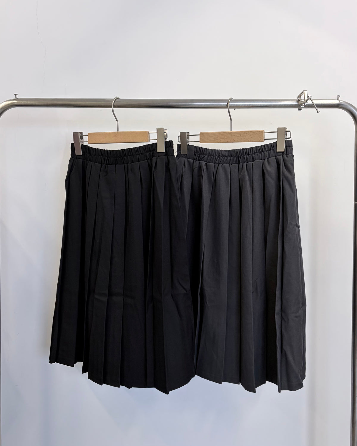 SK159- Pleated Mid-Long Skirt | Grey | Black
