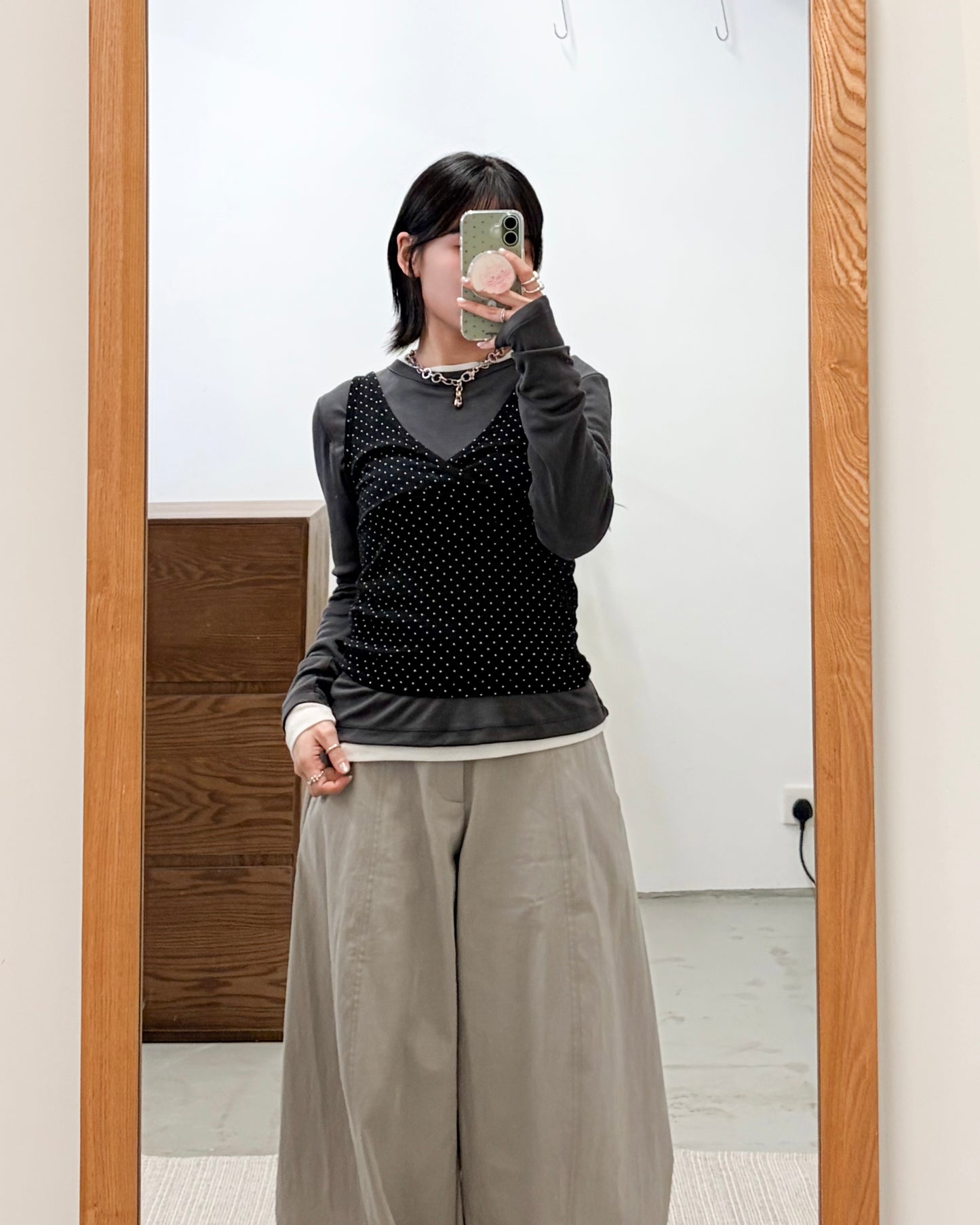 TP742- 皺紋波點V Neck Vest | Ivory | Grey | Black