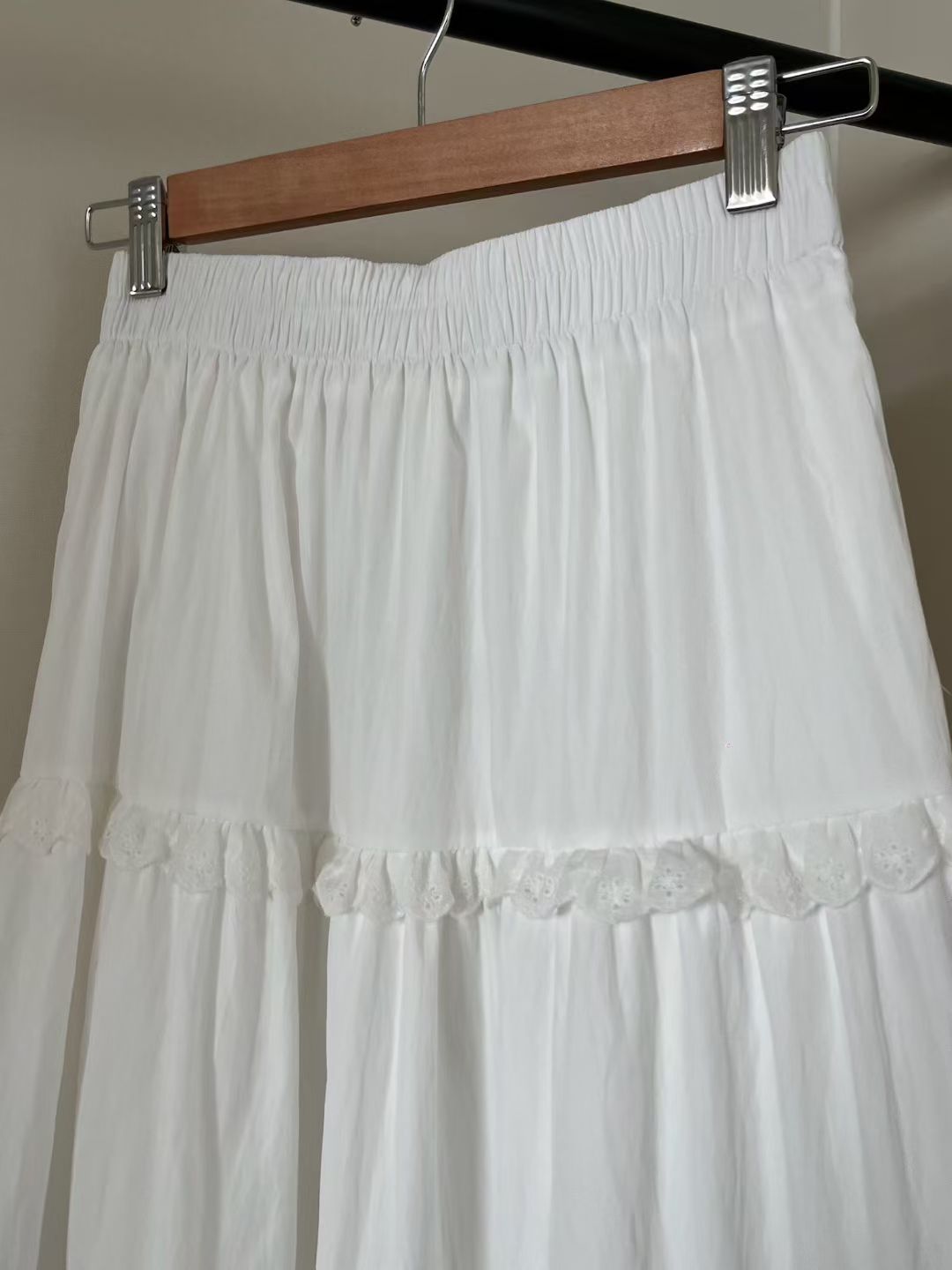 SK146- Three Ruffle Skirt | White | Black